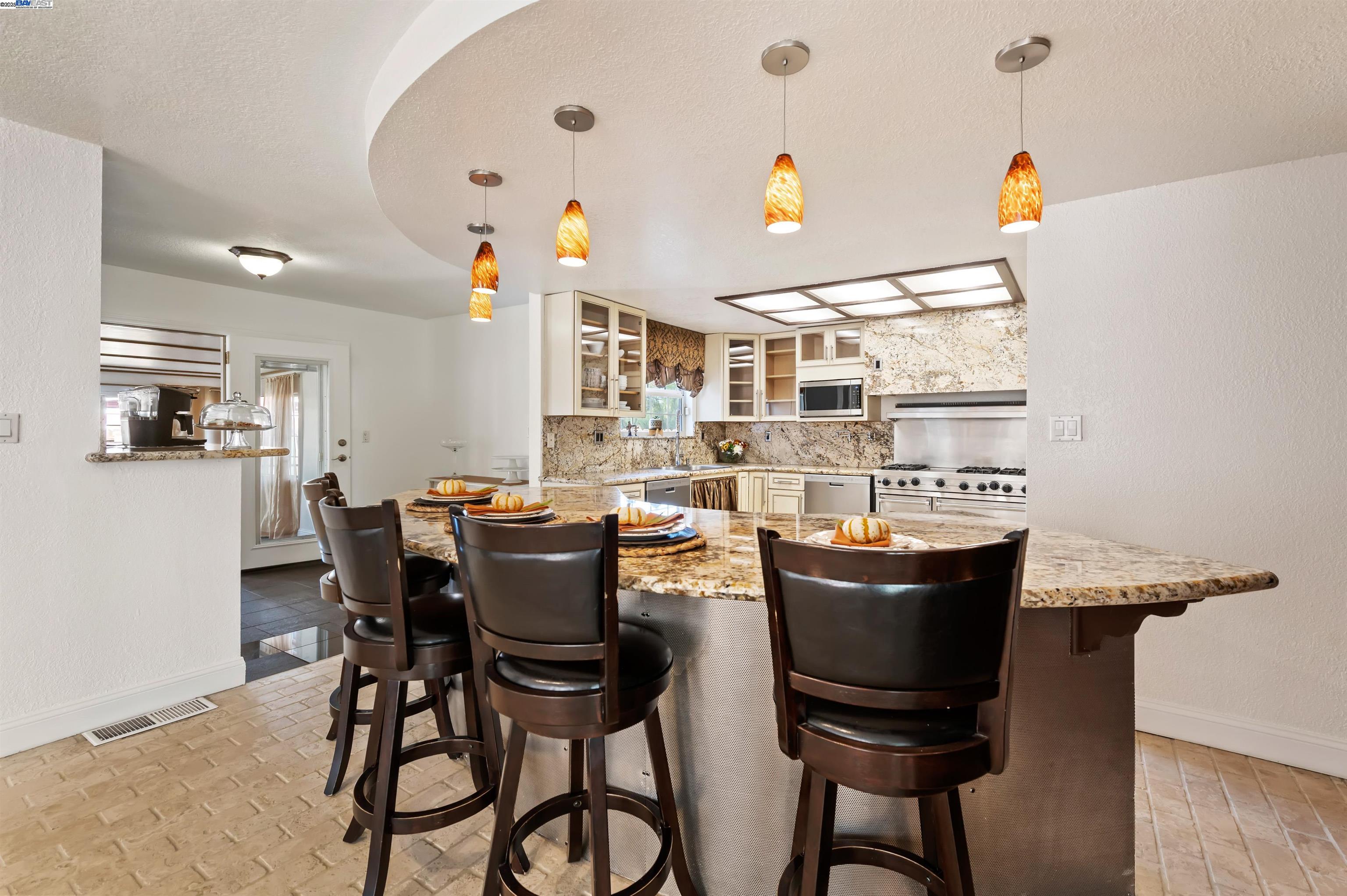 Tracy, California, 95304, United States, 6 Bedrooms Bedrooms, ,3 BathroomsBathrooms,Residential,Active,1909852