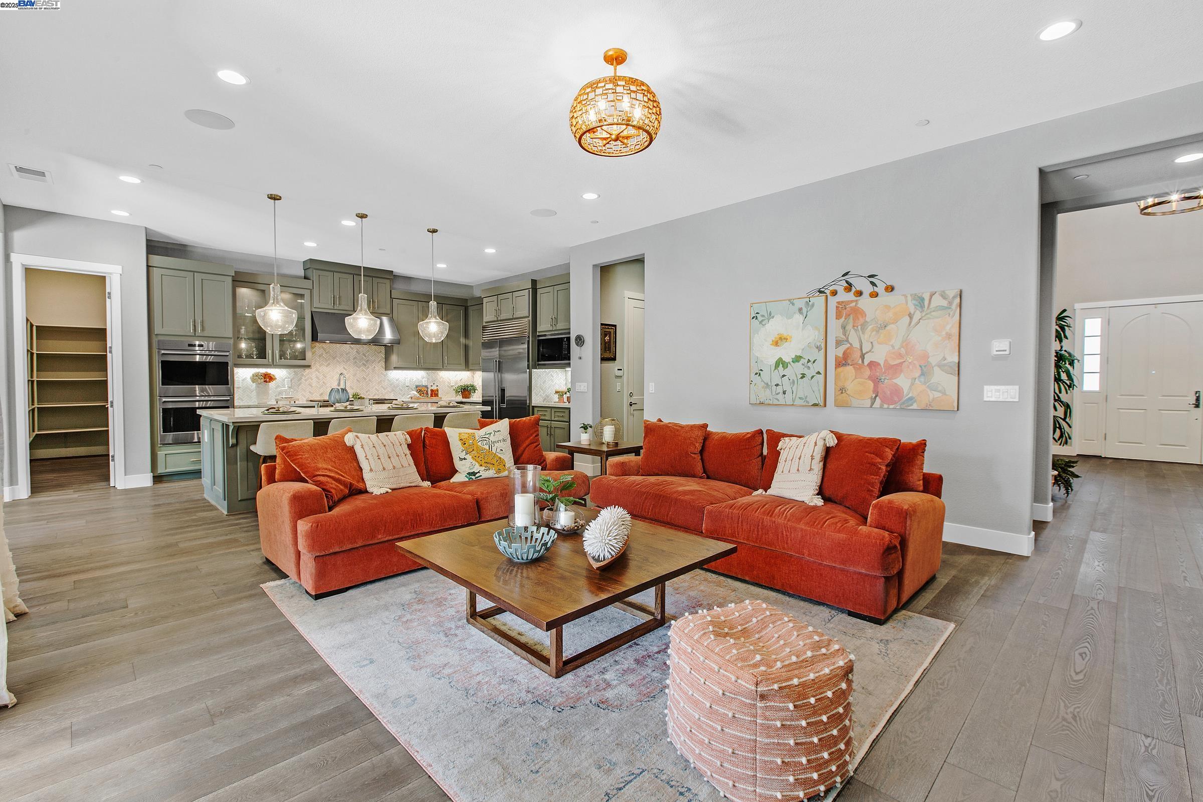 Pleasanton, California, 94566, United States, 4 Bedrooms Bedrooms, ,5 BathroomsBathrooms,Residential,Active,1900187
