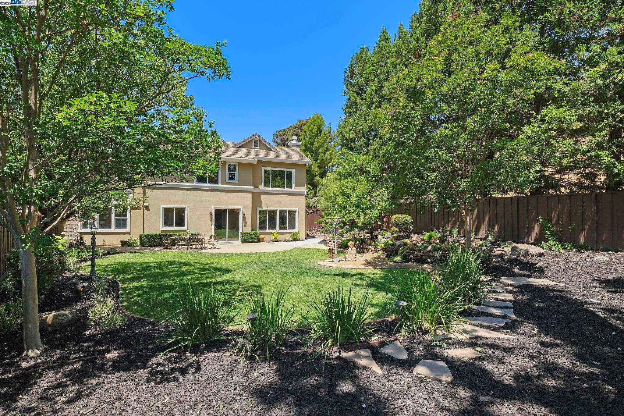 Alamo, California, 94507, United States, 5 Bedrooms Bedrooms, ,3 BathroomsBathrooms,Residential,Active,1904147