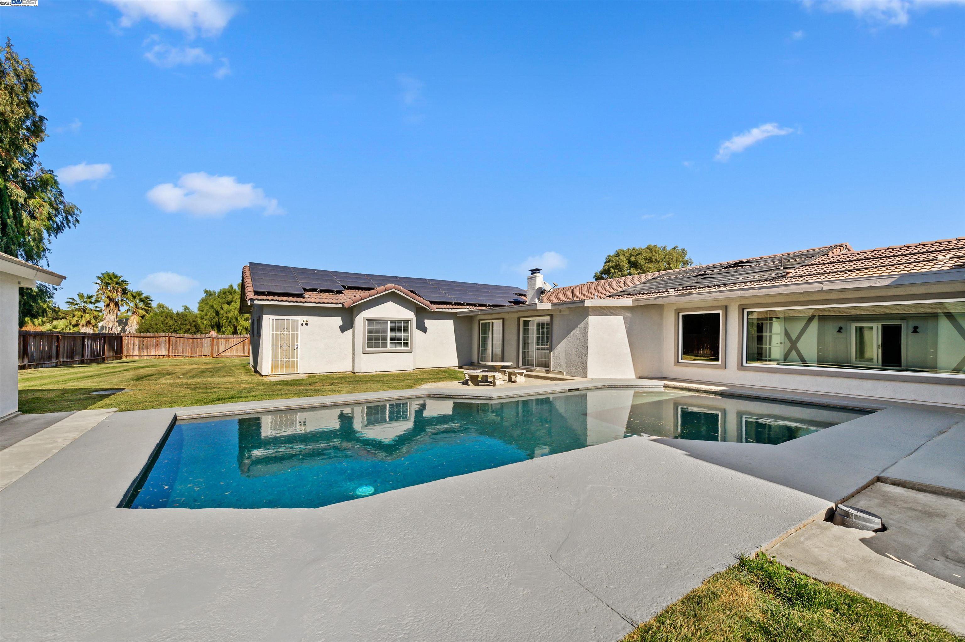 Tracy, California, 95304, United States, 6 Bedrooms Bedrooms, ,3 BathroomsBathrooms,Residential,Active,1909852