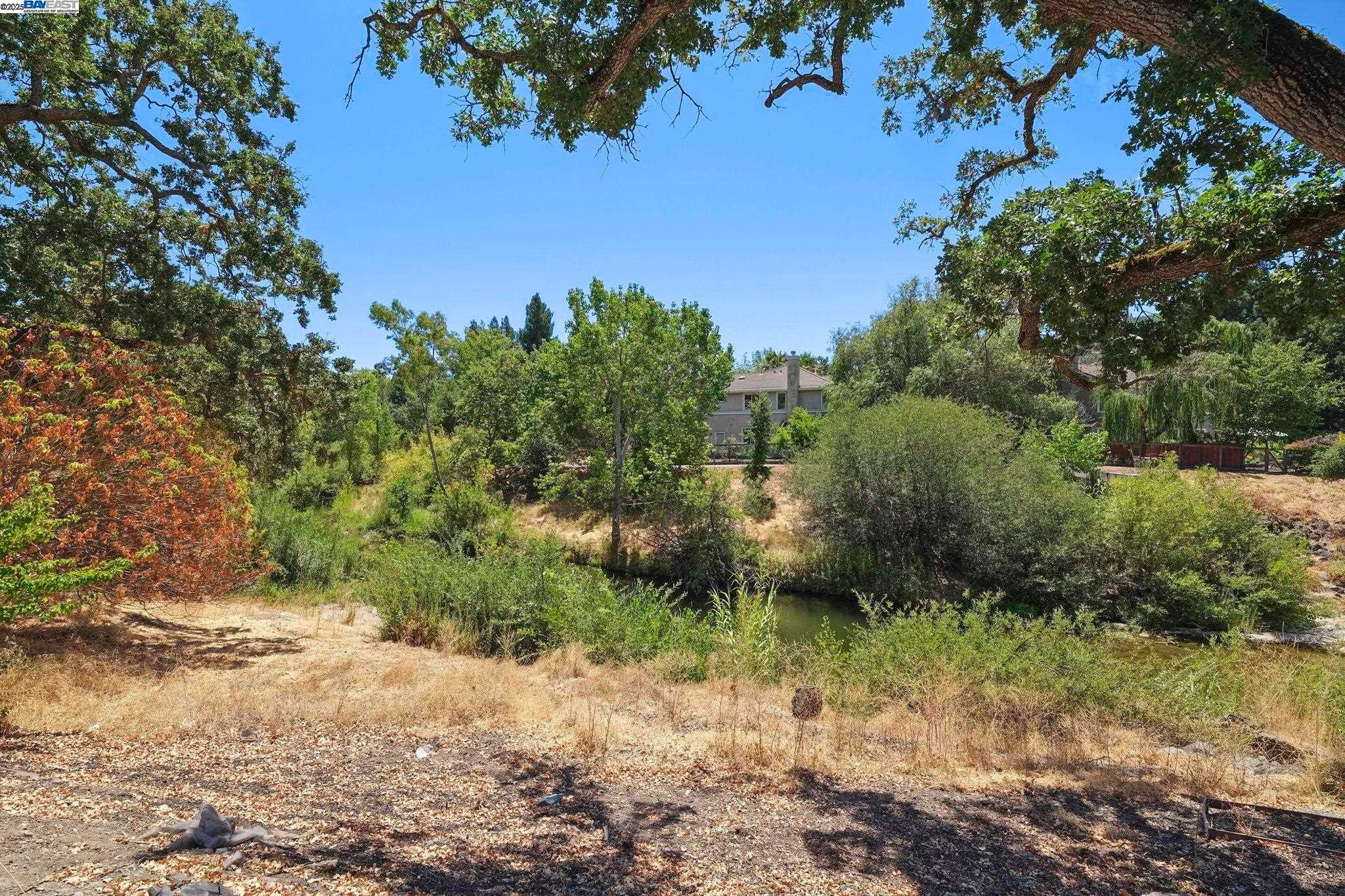 Alamo, California, 94507, United States, 5 Bedrooms Bedrooms, ,3 BathroomsBathrooms,Residential,Active,1904147
