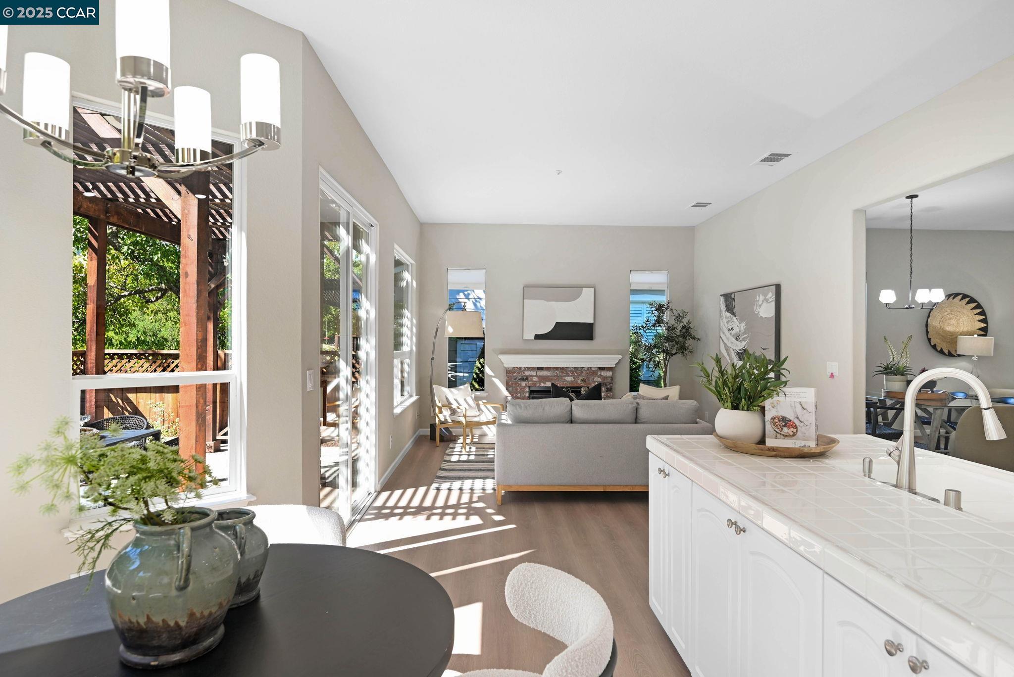 Walnut Creek, California, 94595, United States, 3 Bedrooms Bedrooms, ,3 BathroomsBathrooms,Residential,Active,1946437