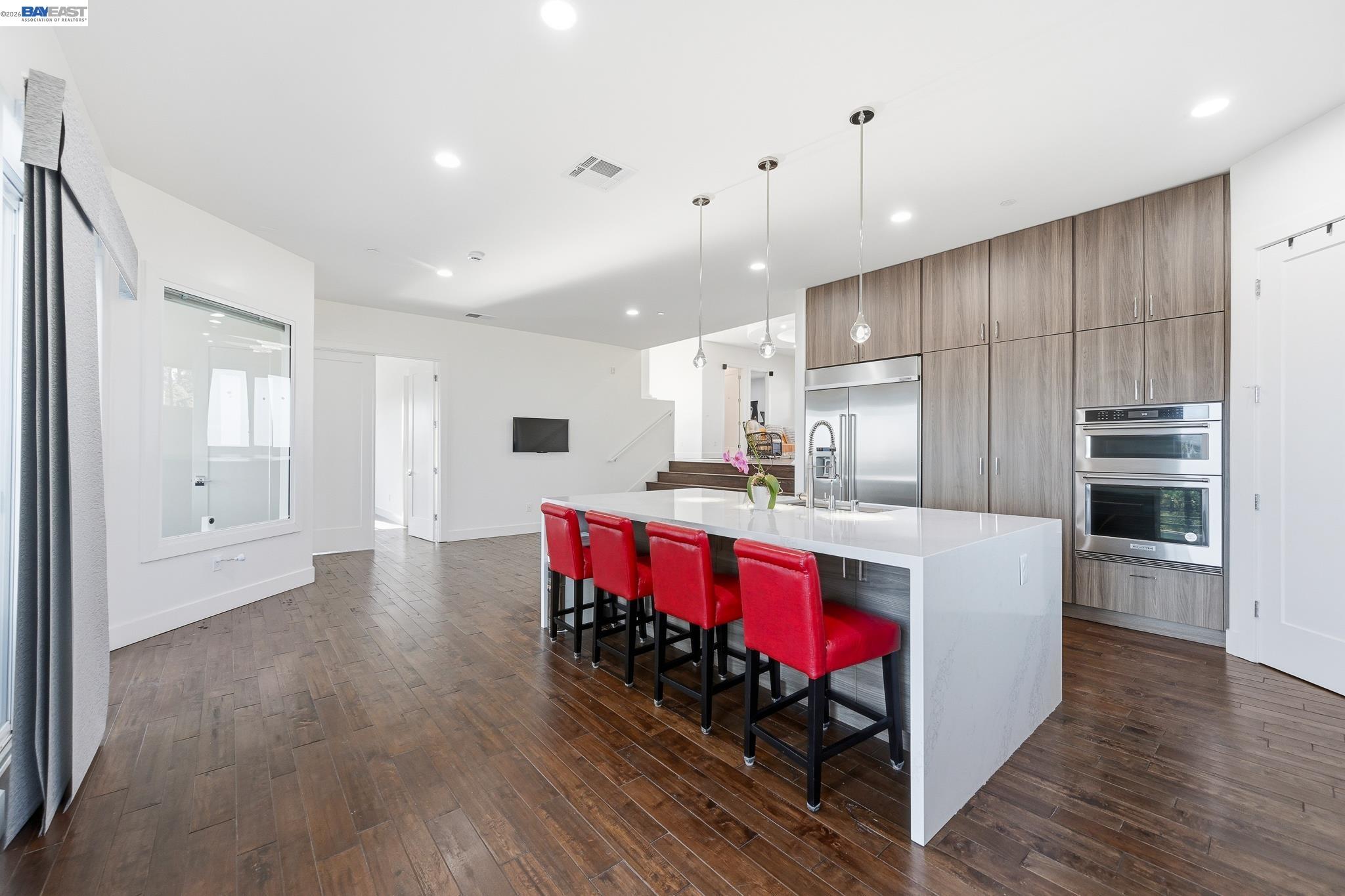 Castro Valley, California, 94546, United States, 5 Bedrooms Bedrooms, ,7 BathroomsBathrooms,Residential,Active,2044535