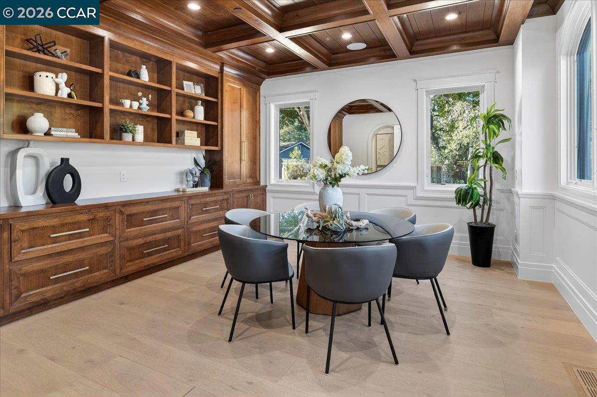 Atherton, California, 94027, United States, 9 Bedrooms Bedrooms, ,10 BathroomsBathrooms,Residential,Active,2010913