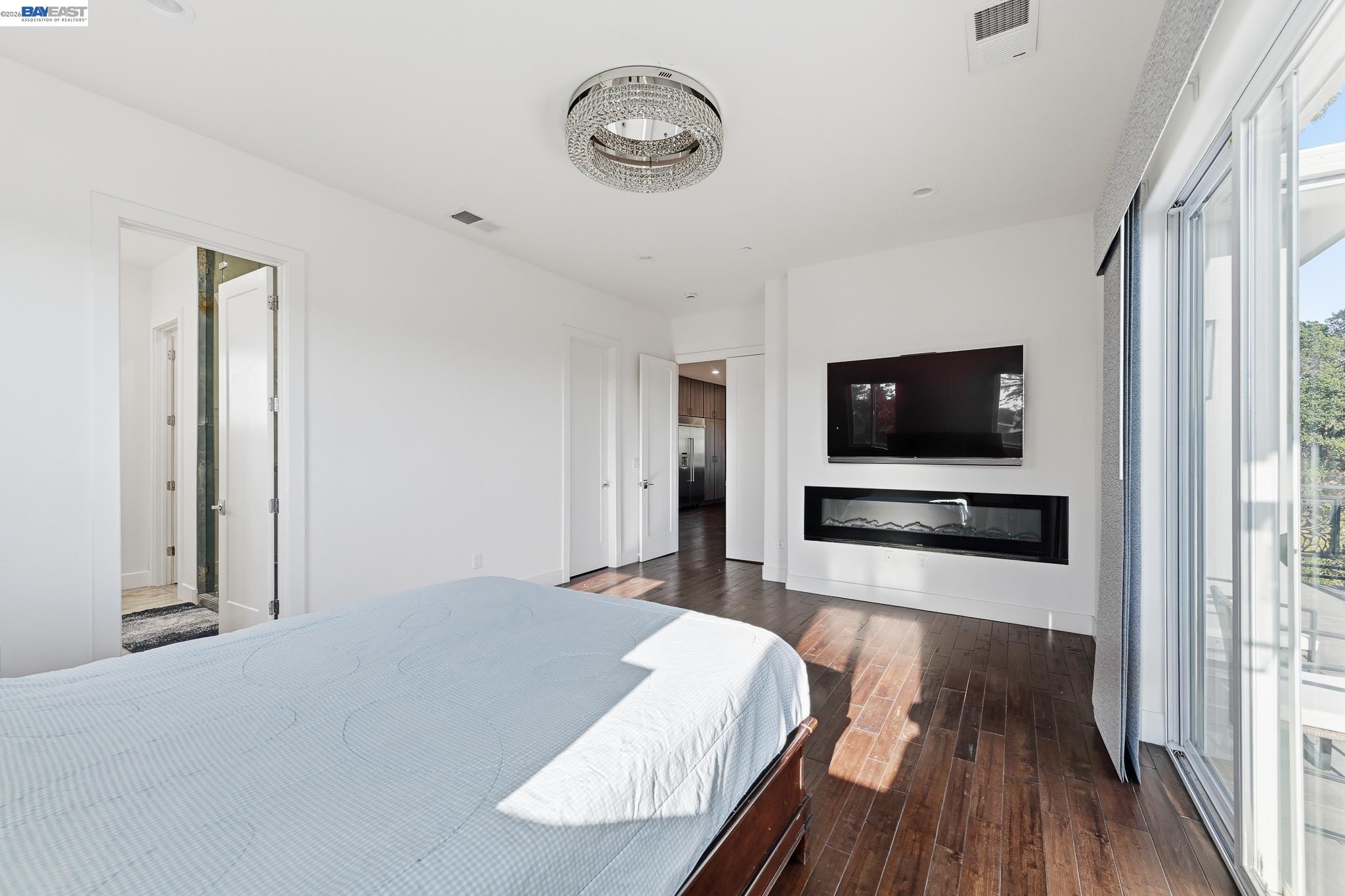 Castro Valley, California, 94546, United States, 5 Bedrooms Bedrooms, ,7 BathroomsBathrooms,Residential,Active,2044535