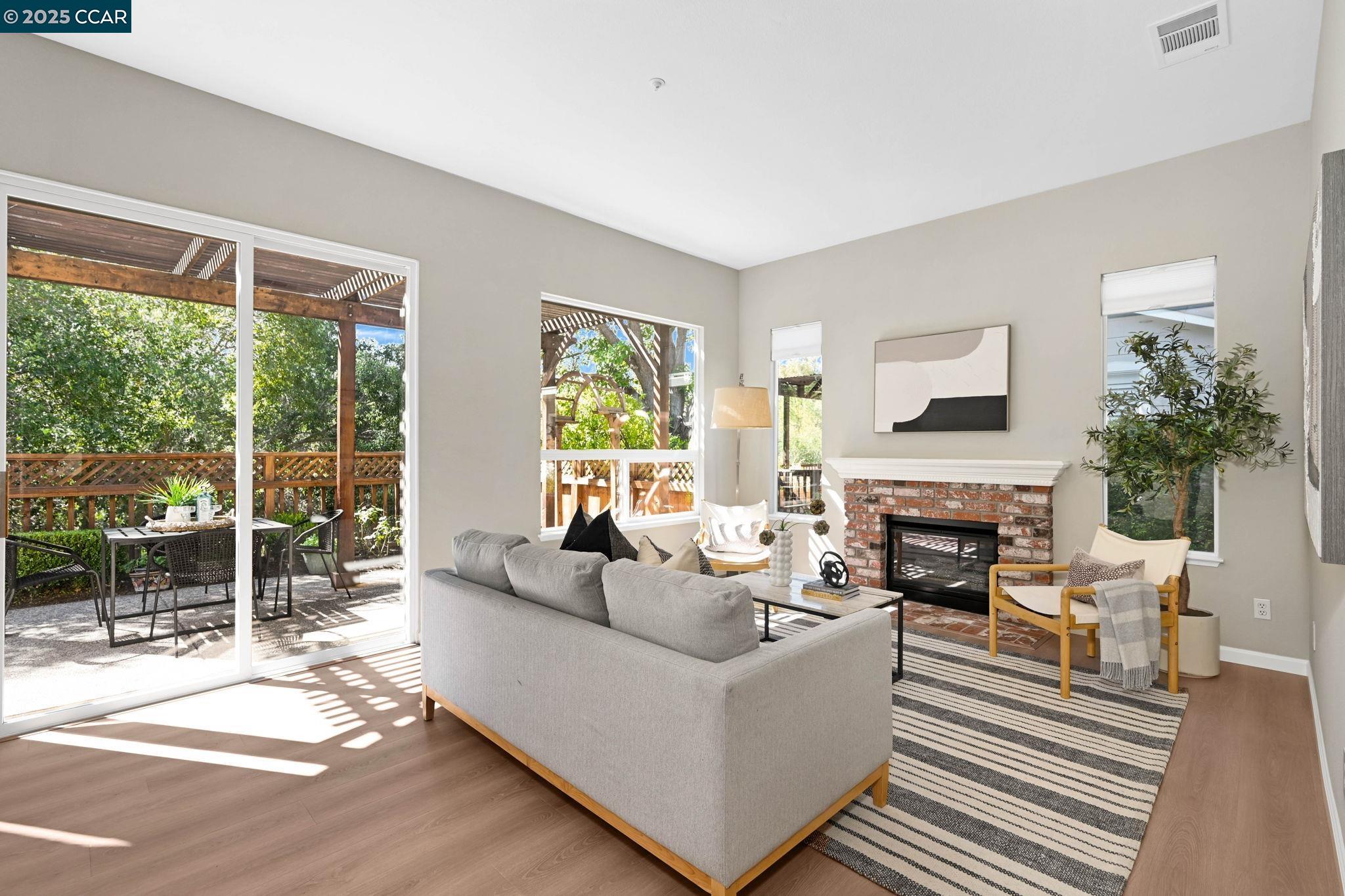 Walnut Creek, California, 94595, United States, 3 Bedrooms Bedrooms, ,3 BathroomsBathrooms,Residential,Active,1946437