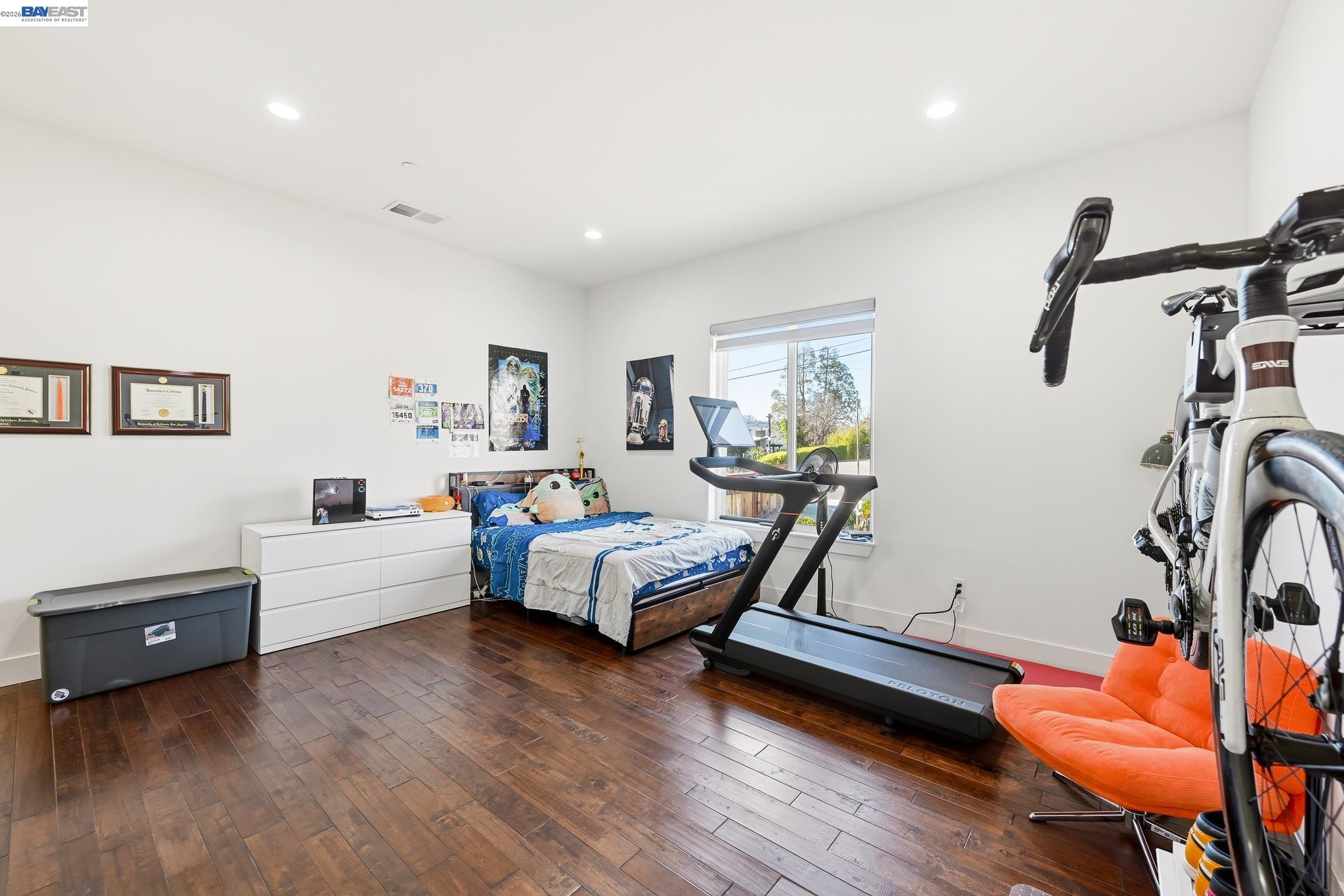 Castro Valley, California, 94546, United States, 5 Bedrooms Bedrooms, ,7 BathroomsBathrooms,Residential,Active,2044535