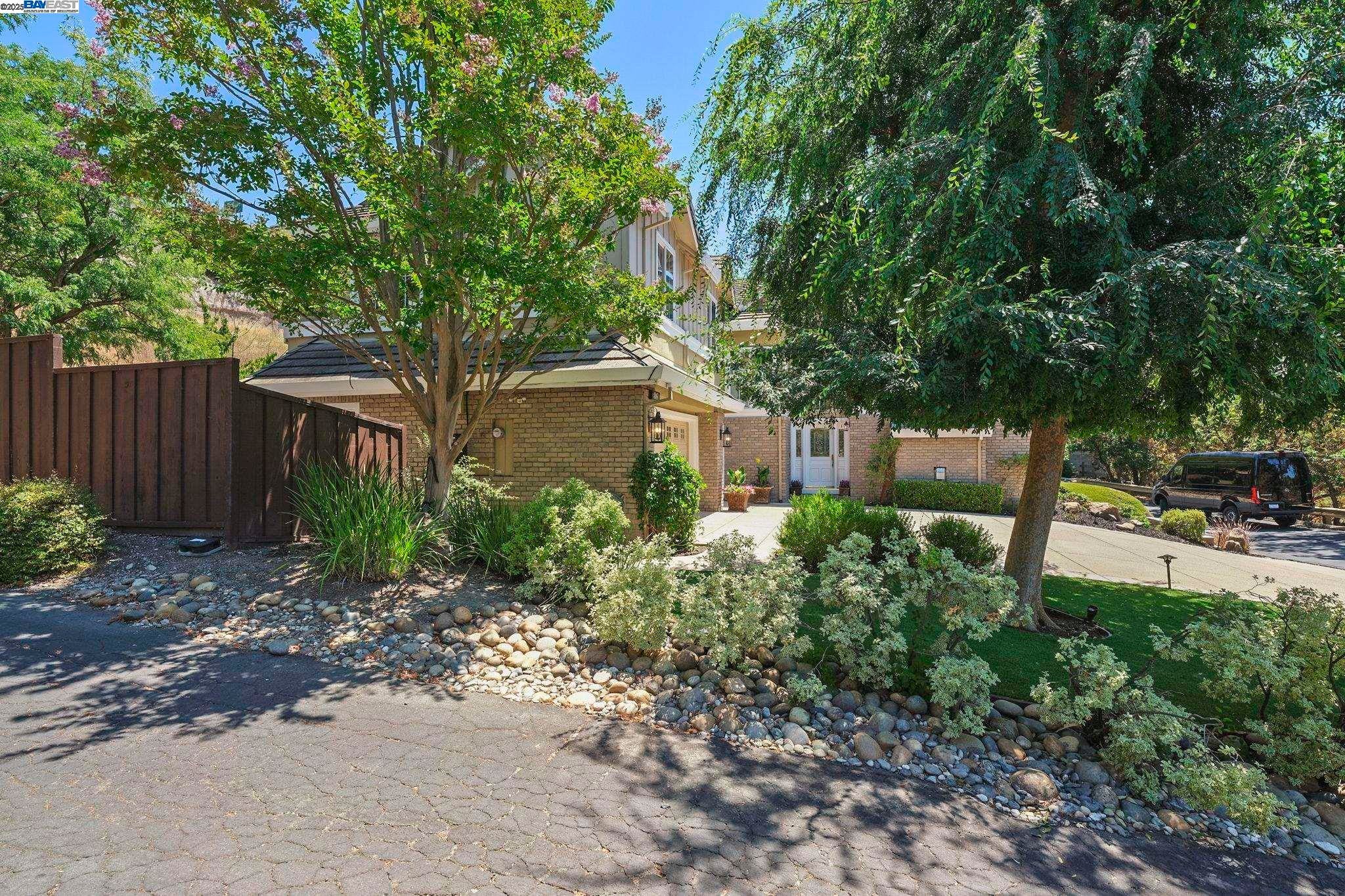 Alamo, California, 94507, United States, 5 Bedrooms Bedrooms, ,3 BathroomsBathrooms,Residential,Active,1904147
