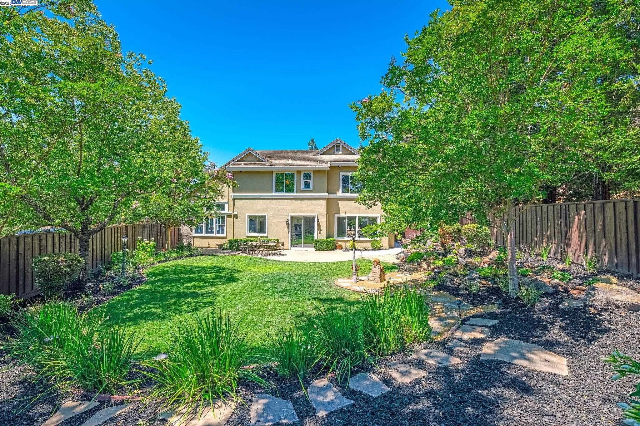 Alamo, California, 94507, United States, 5 Bedrooms Bedrooms, ,3 BathroomsBathrooms,Residential,Active,1904147