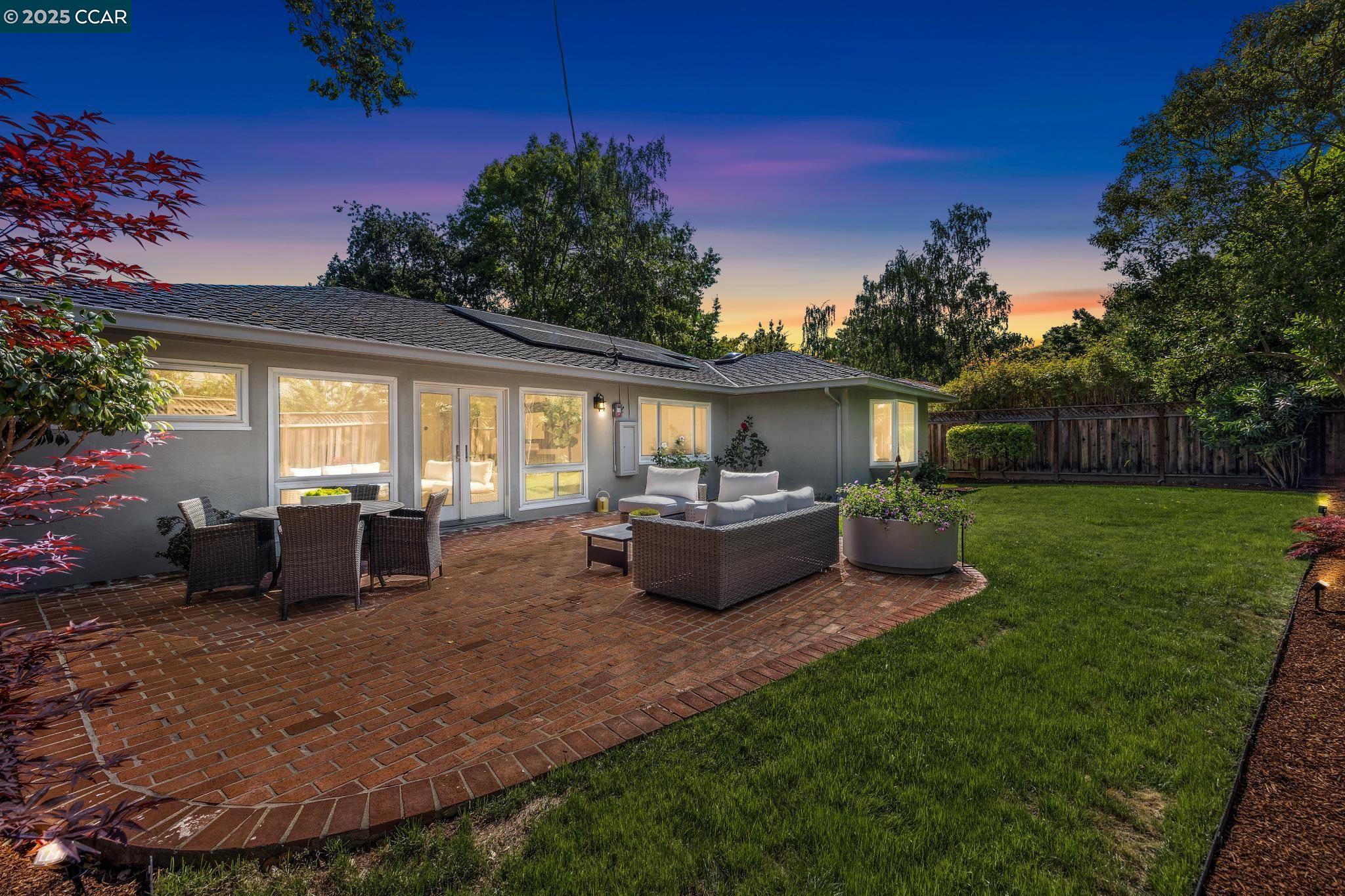 Menlo Park, California, 94025, United States, ,3 BathroomsBathrooms,Residential,Active,1843840