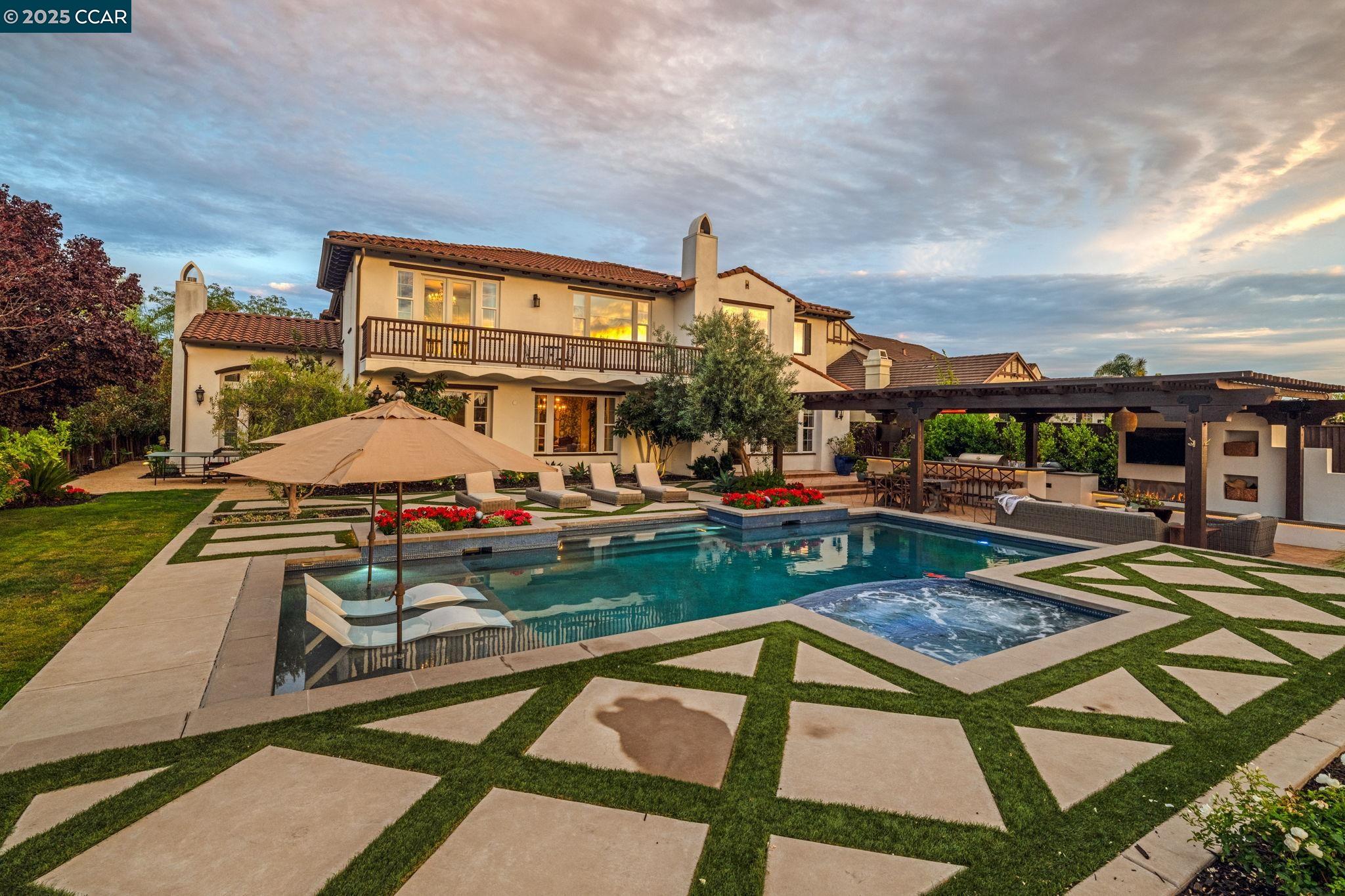 San Ramon, California, 94582, United States, 5 Bedrooms Bedrooms, ,5 BathroomsBathrooms,Residential,Active,1952062