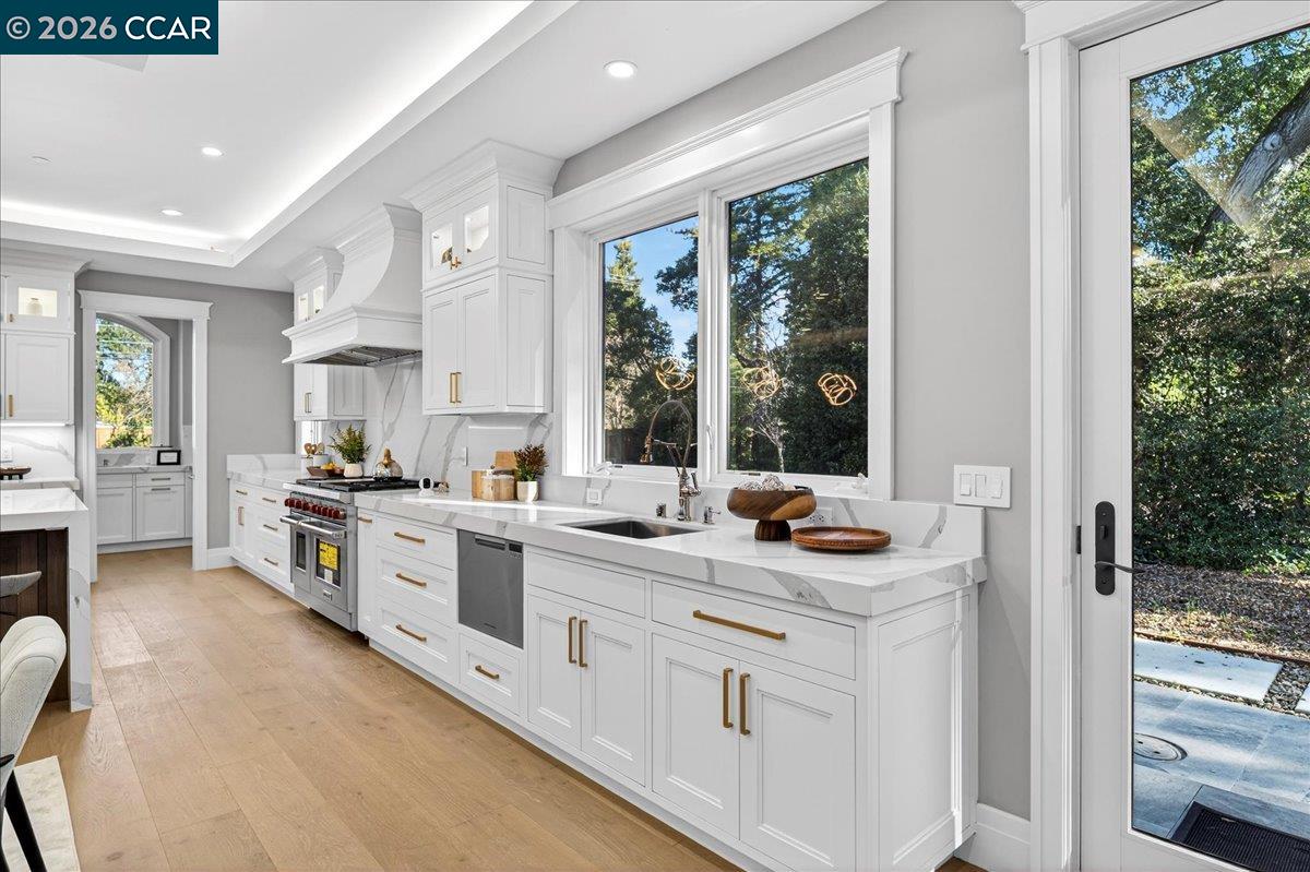 Atherton, California, 94027, United States, 9 Bedrooms Bedrooms, ,10 BathroomsBathrooms,Residential,Active,2010913