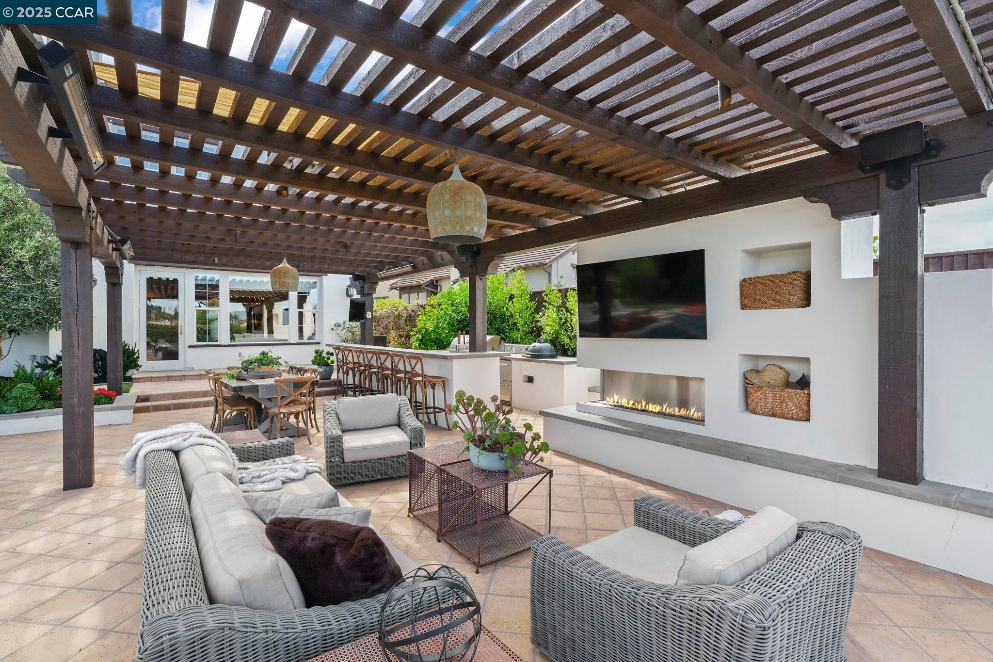 San Ramon, California, 94582, United States, 5 Bedrooms Bedrooms, ,5 BathroomsBathrooms,Residential,Active,1952062