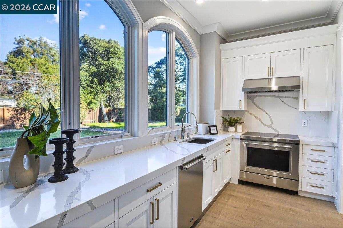 Atherton, California, 94027, United States, 9 Bedrooms Bedrooms, ,10 BathroomsBathrooms,Residential,Active,2010913