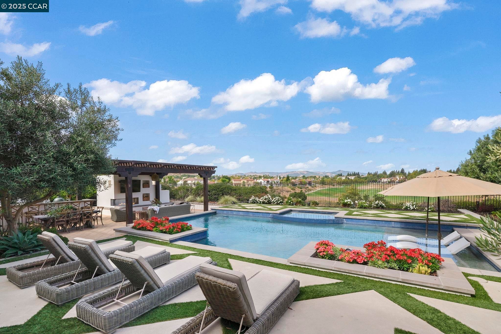 San Ramon, California, 94582, United States, 5 Bedrooms Bedrooms, ,5 BathroomsBathrooms,Residential,Active,1952062