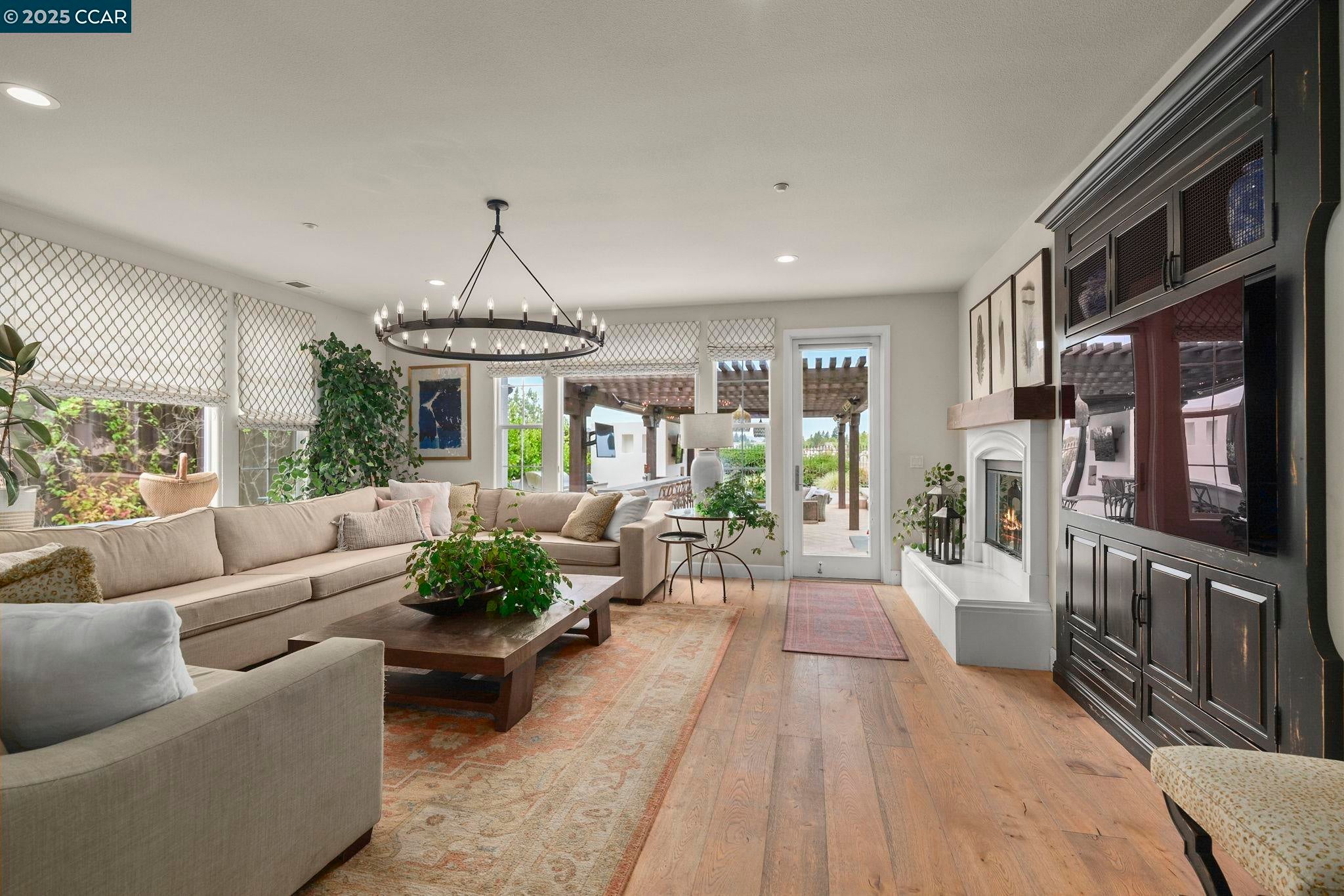 San Ramon, California, 94582, United States, 5 Bedrooms Bedrooms, ,5 BathroomsBathrooms,Residential,Active,1952062