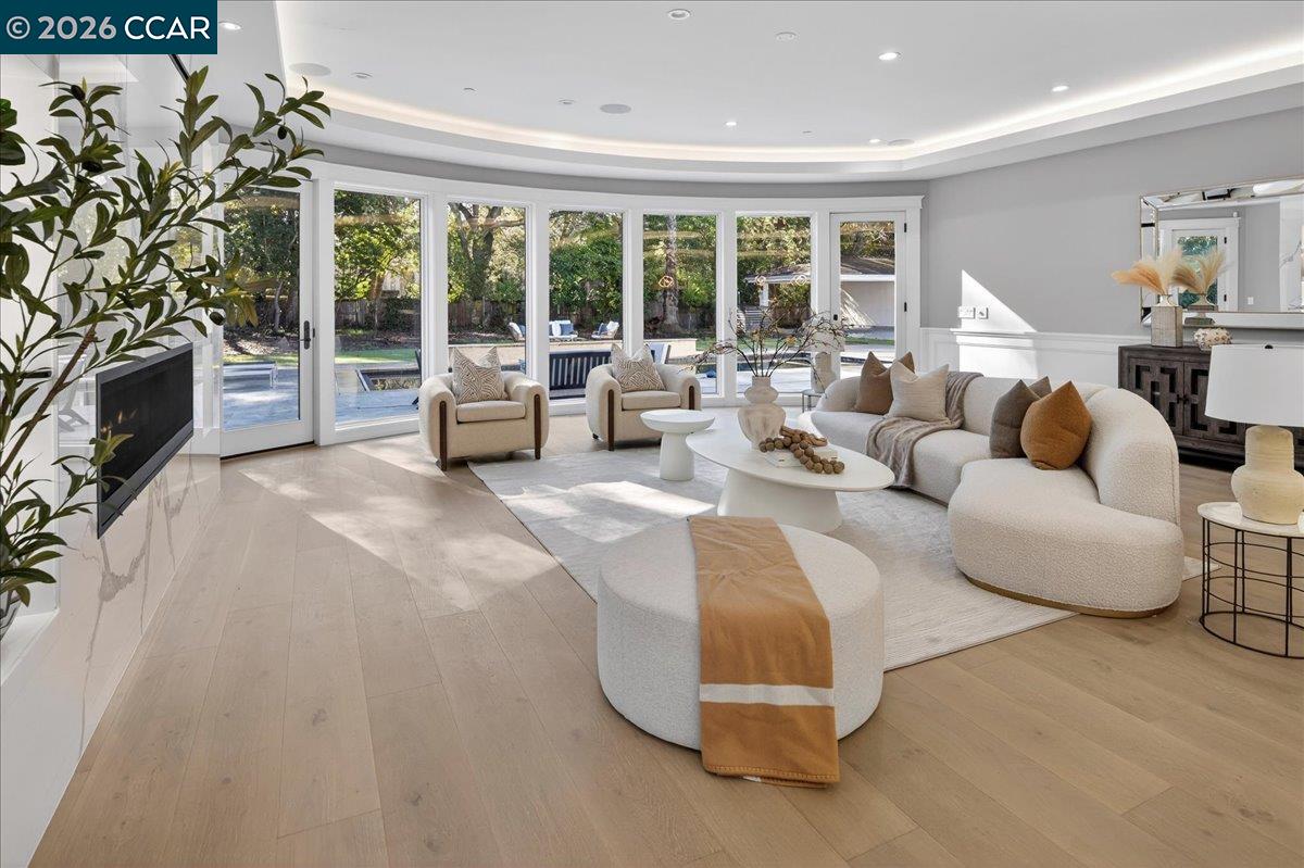 Atherton, California, 94027, United States, 9 Bedrooms Bedrooms, ,10 BathroomsBathrooms,Residential,Active,2010913