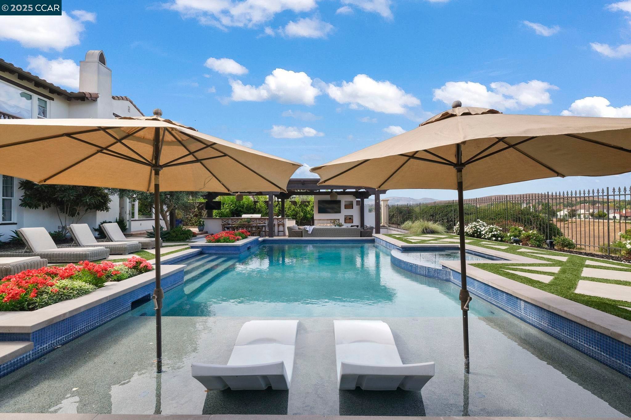 San Ramon, California, 94582, United States, 5 Bedrooms Bedrooms, ,5 BathroomsBathrooms,Residential,Active,1952062