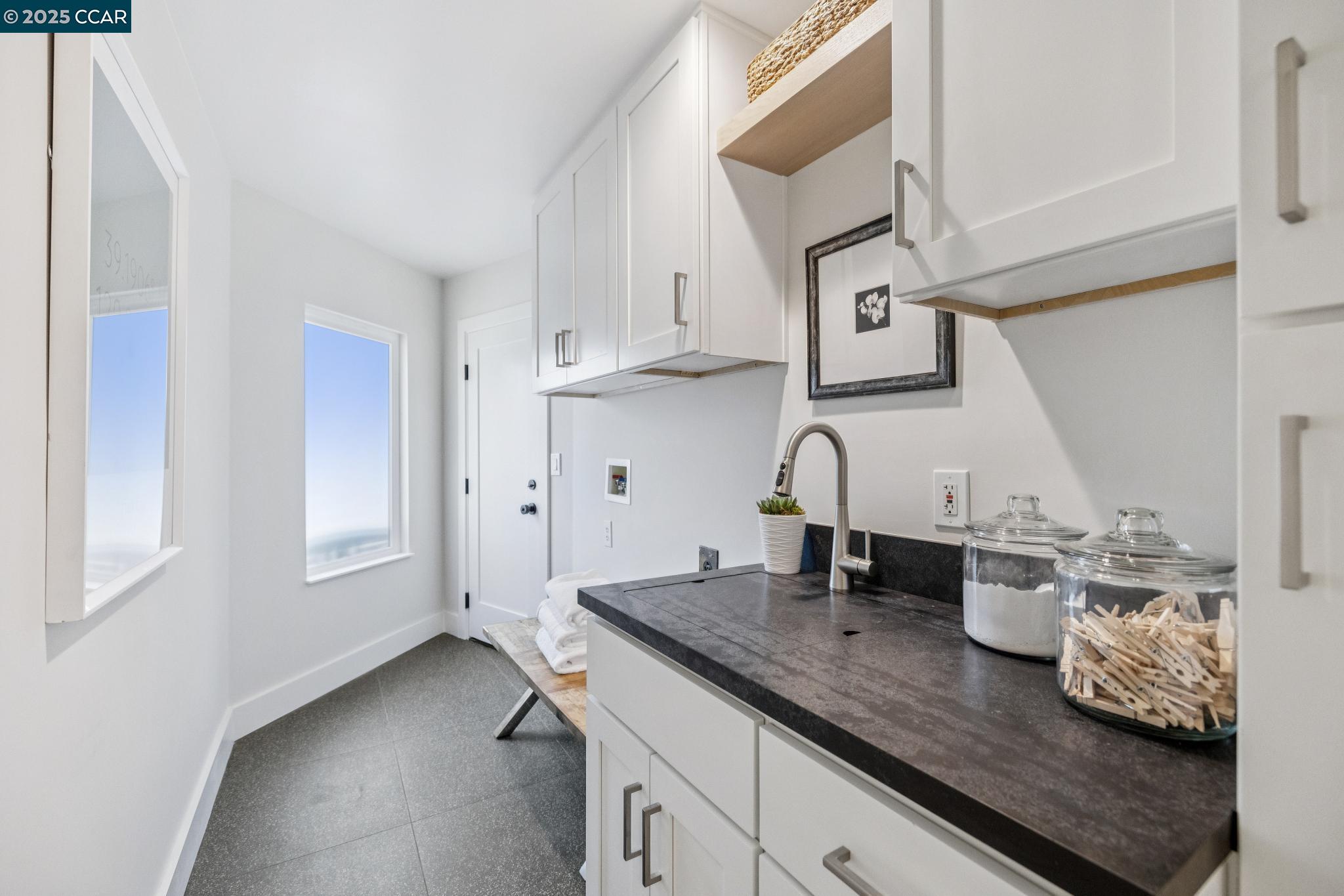 Menlo Park, California, 94025, United States, ,3 BathroomsBathrooms,Residential,Active,1843840