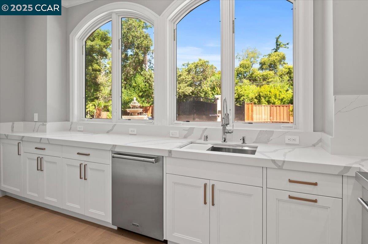 Atherton, California, 94027, United States, 9 Bedrooms Bedrooms, ,10 BathroomsBathrooms,Residential,Active,1900197