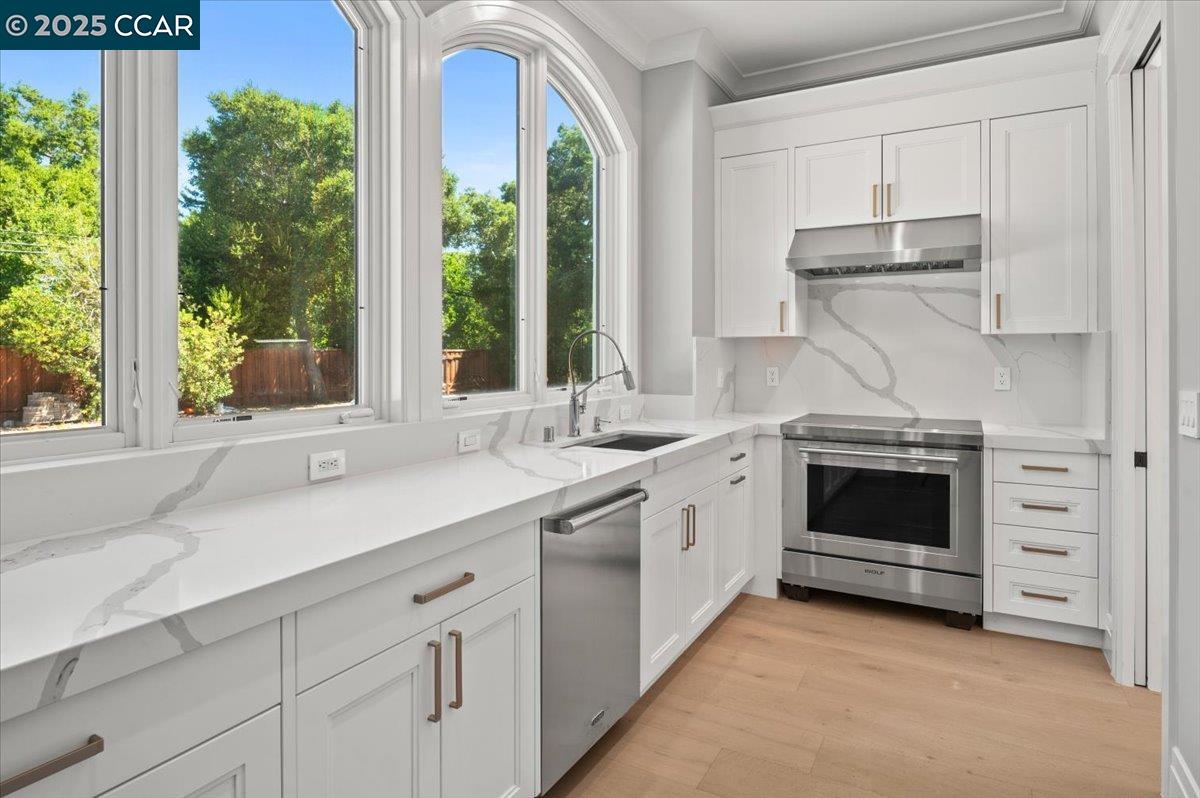 Atherton, California, 94027, United States, 9 Bedrooms Bedrooms, ,10 BathroomsBathrooms,Residential,Active,1900197