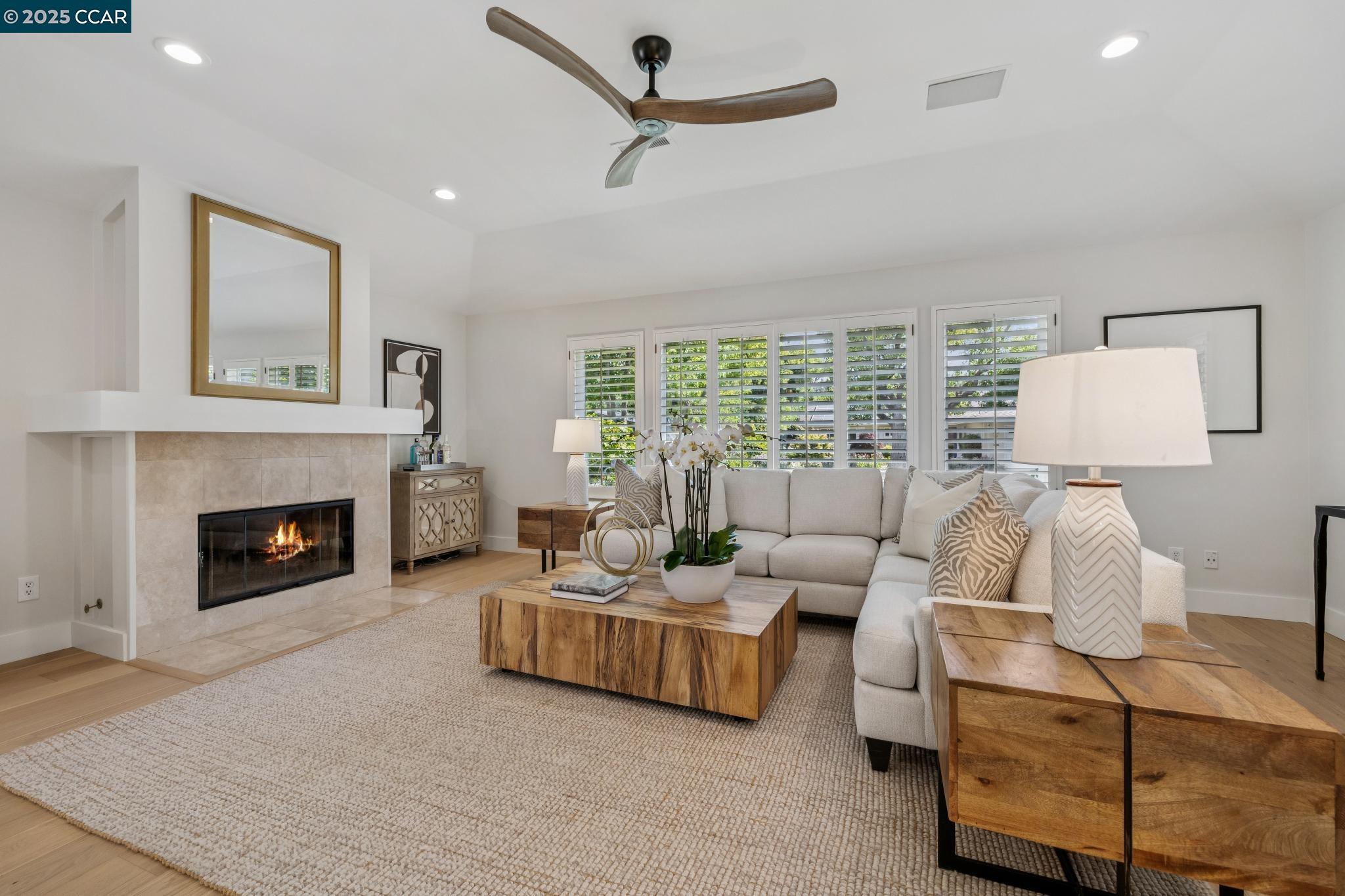 Menlo Park, California, 94025, United States, ,3 BathroomsBathrooms,Residential,Active,1843840