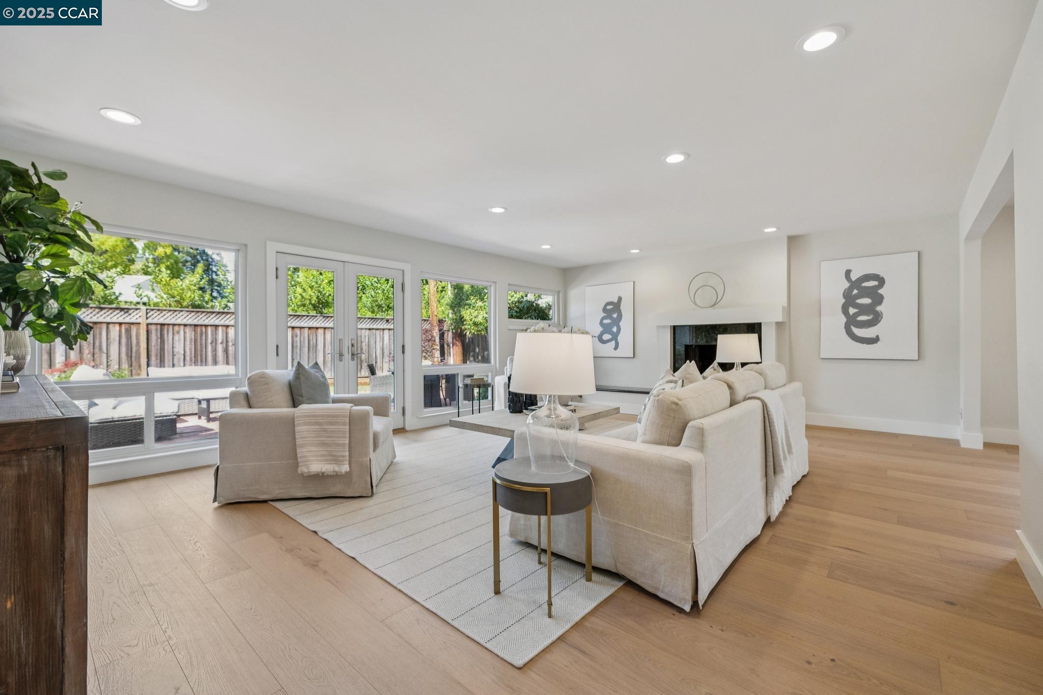 Menlo Park, California, 94025, United States, ,3 BathroomsBathrooms,Residential,Active,1843840
