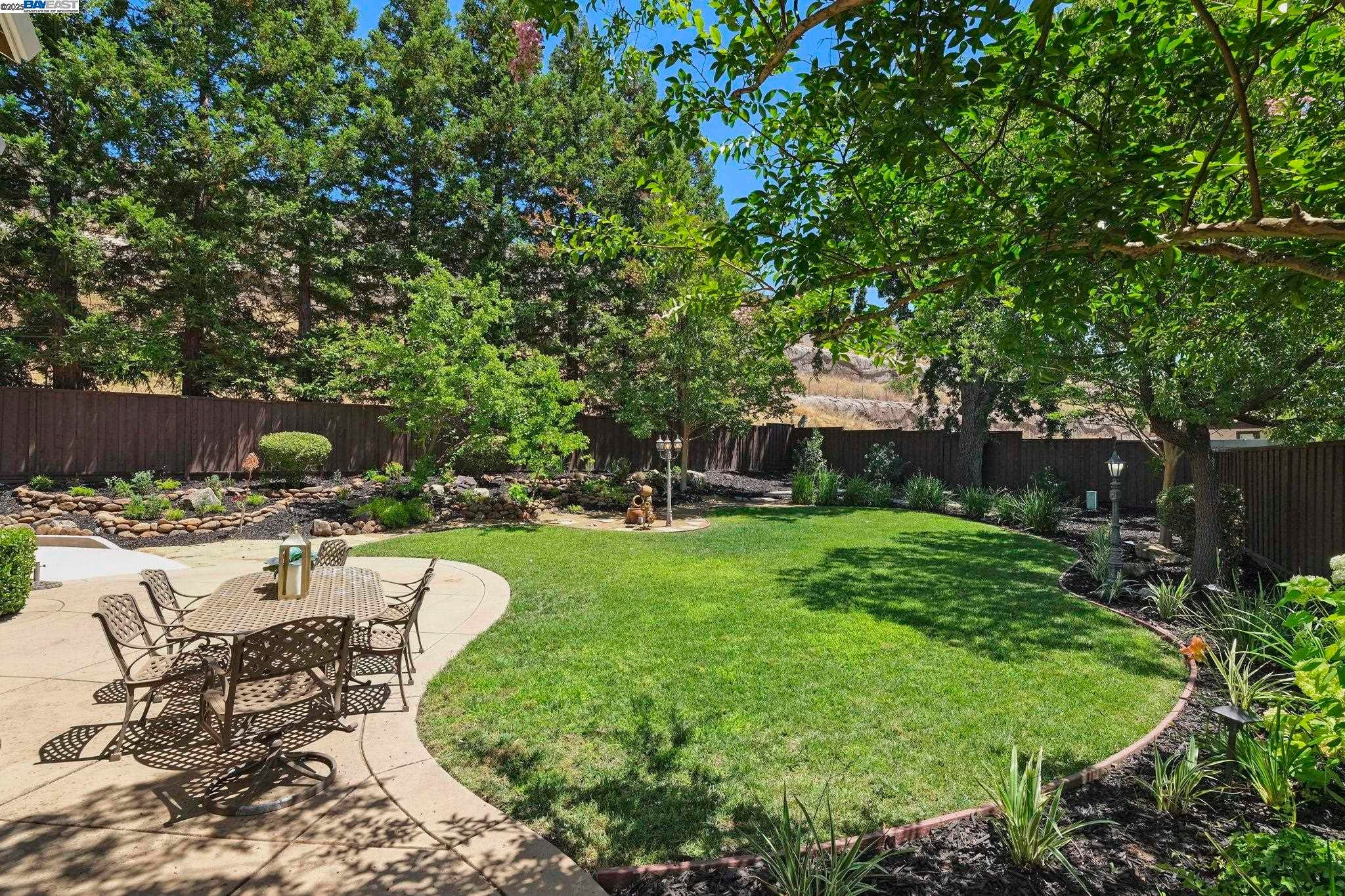 Alamo, California, 94507, United States, 5 Bedrooms Bedrooms, ,3 BathroomsBathrooms,Residential,Active,1904147