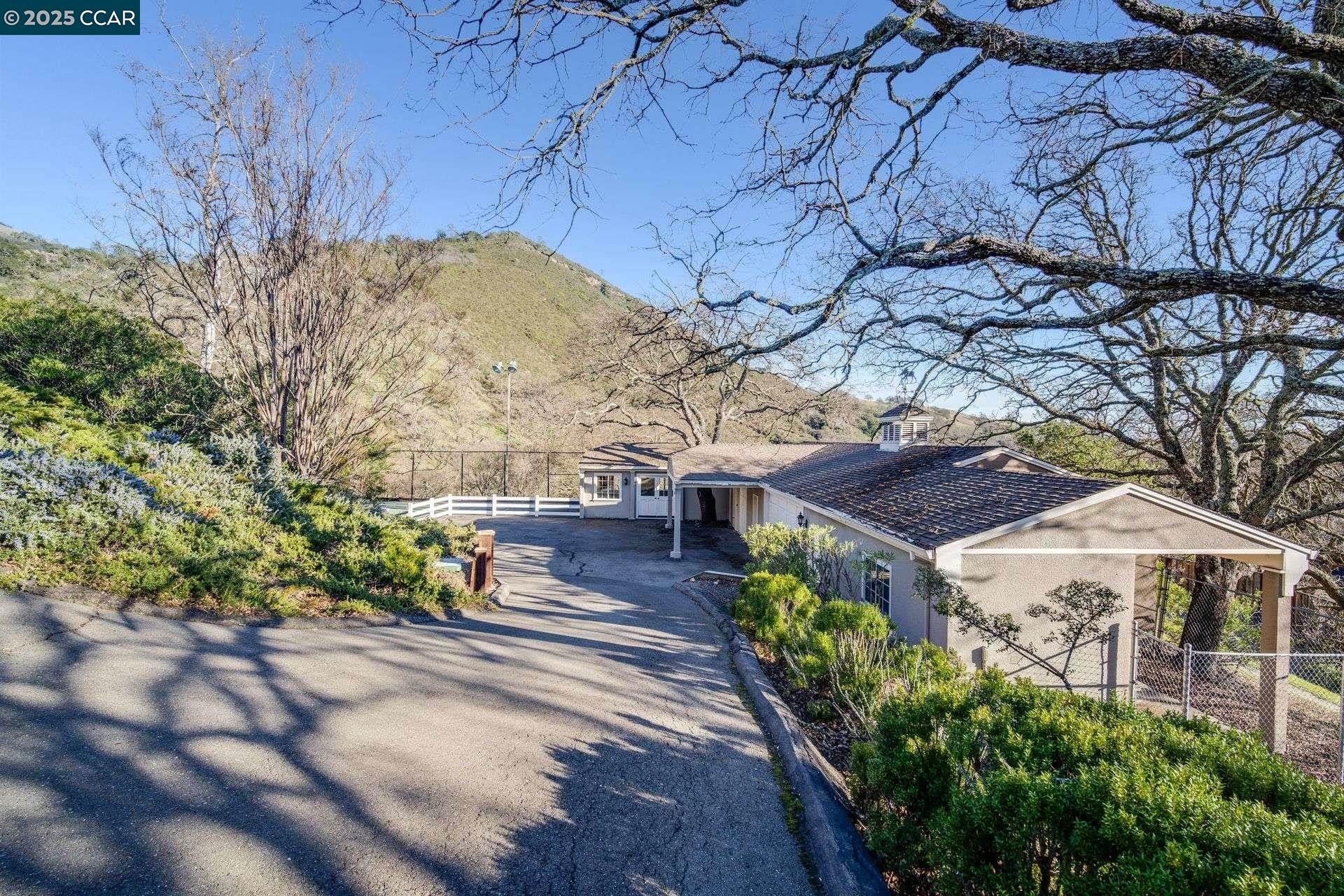 Diablo, California, 94528, United States, 6 Bedrooms Bedrooms, ,7 BathroomsBathrooms,Residential,Active,1953977