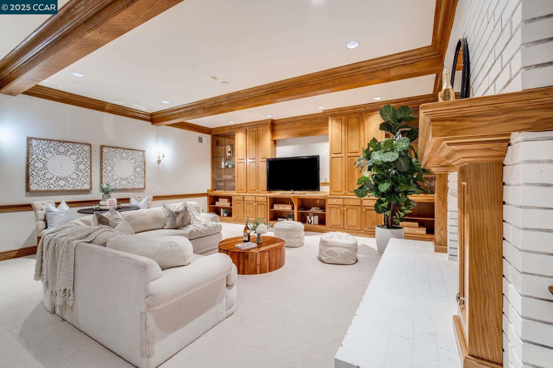 Diablo, California, 94528, United States, 6 Bedrooms Bedrooms, ,7 BathroomsBathrooms,Residential,Active,1953977