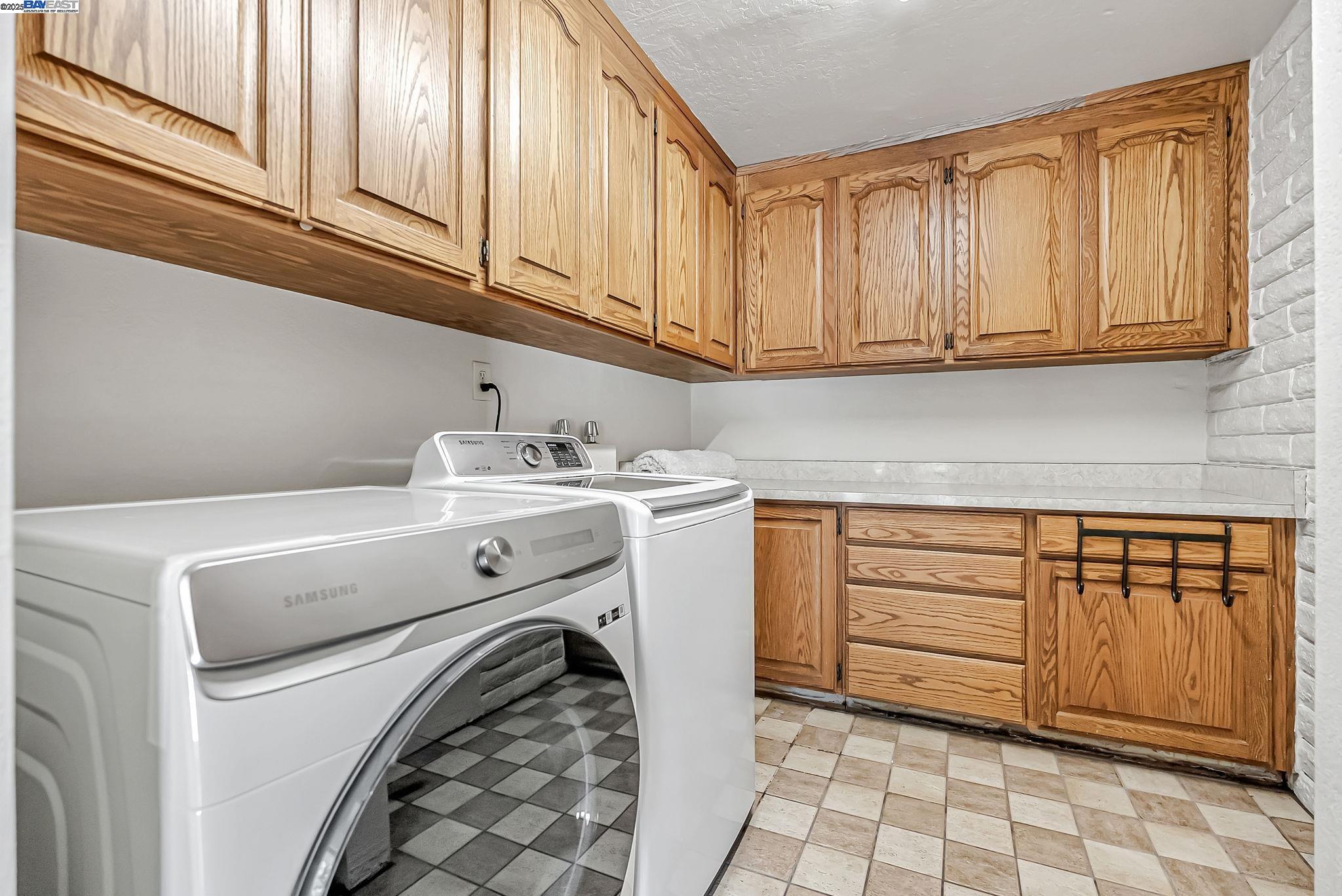 Fremont, California, 94539, United States, 4 Bedrooms Bedrooms, ,3 BathroomsBathrooms,Residential,Active,1820313