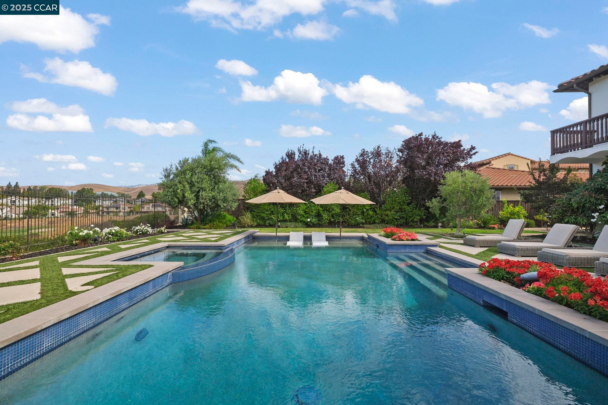 San Ramon, California, 94582, United States, 5 Bedrooms Bedrooms, ,5 BathroomsBathrooms,Residential,Active,1952062