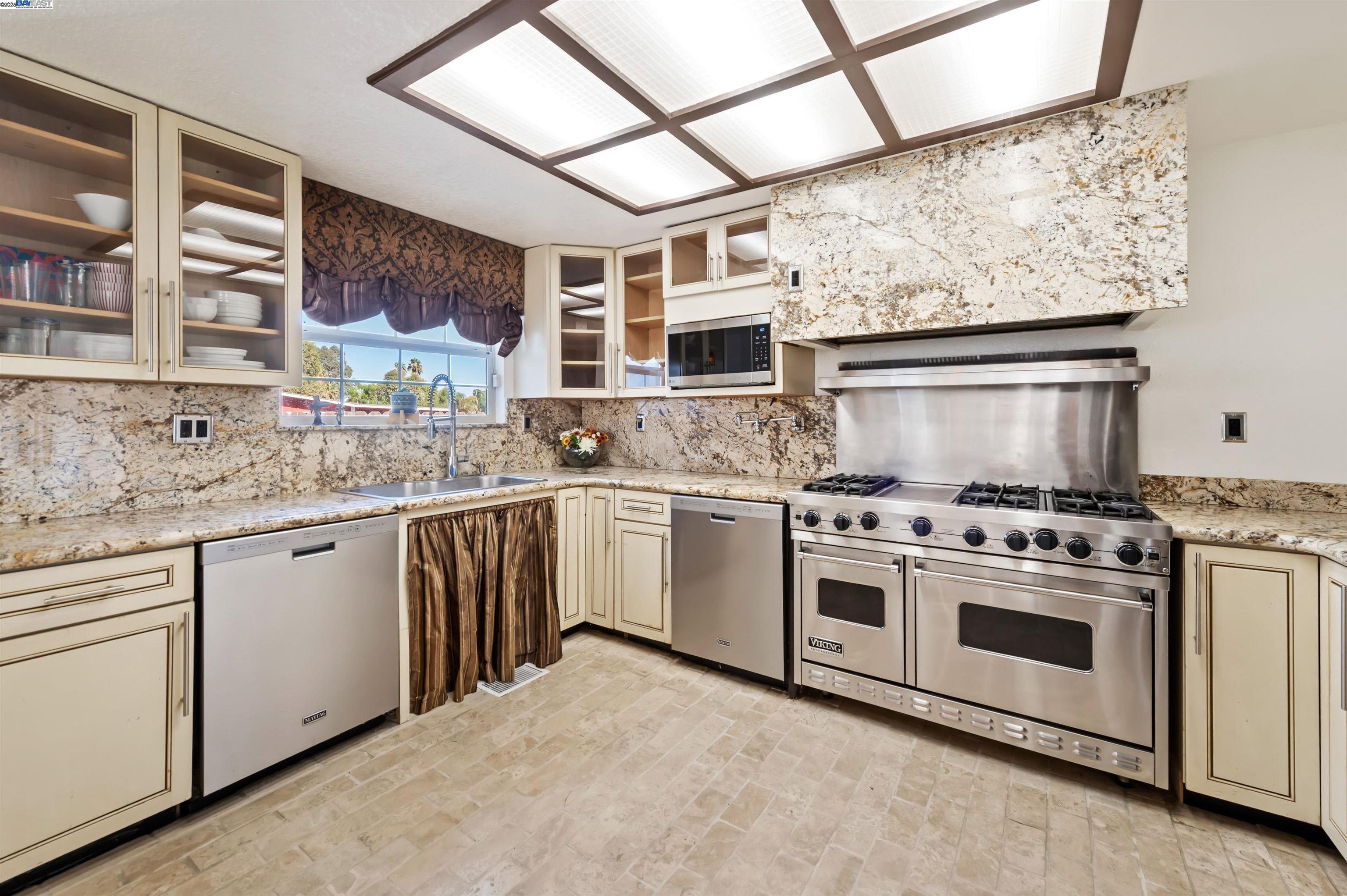 Tracy, California, 95304, United States, 6 Bedrooms Bedrooms, ,3 BathroomsBathrooms,Residential,Active,1909852