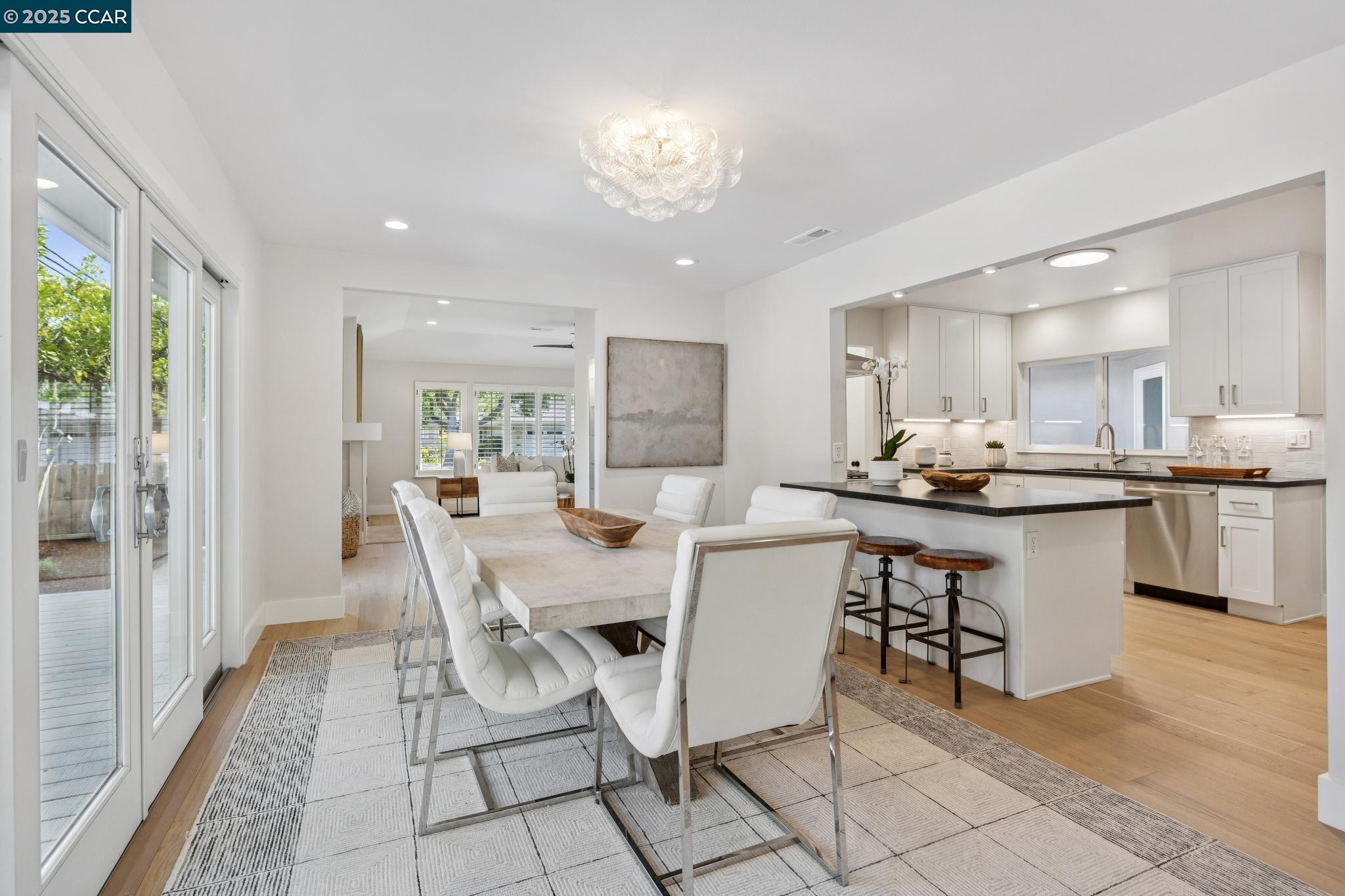 Menlo Park, California, 94025, United States, ,3 BathroomsBathrooms,Residential,Active,1843840