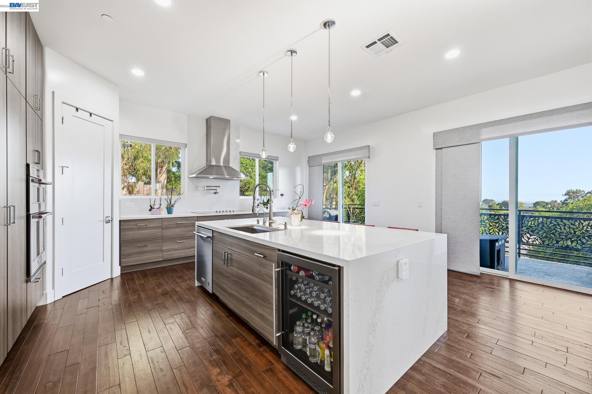 Castro Valley, California, 94546, United States, 5 Bedrooms Bedrooms, ,7 BathroomsBathrooms,Residential,Active,2044535