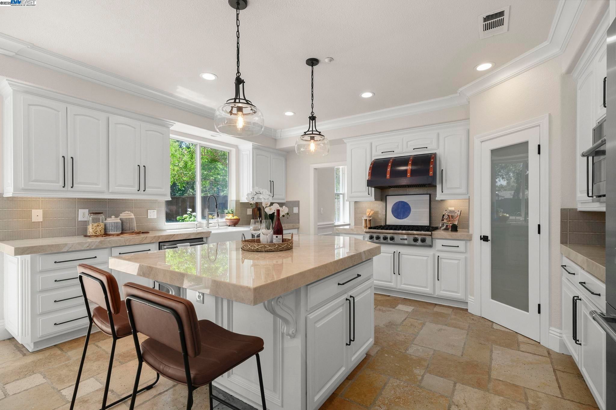 Alamo, California, 94507, United States, 5 Bedrooms Bedrooms, ,3 BathroomsBathrooms,Residential,Active,1904147