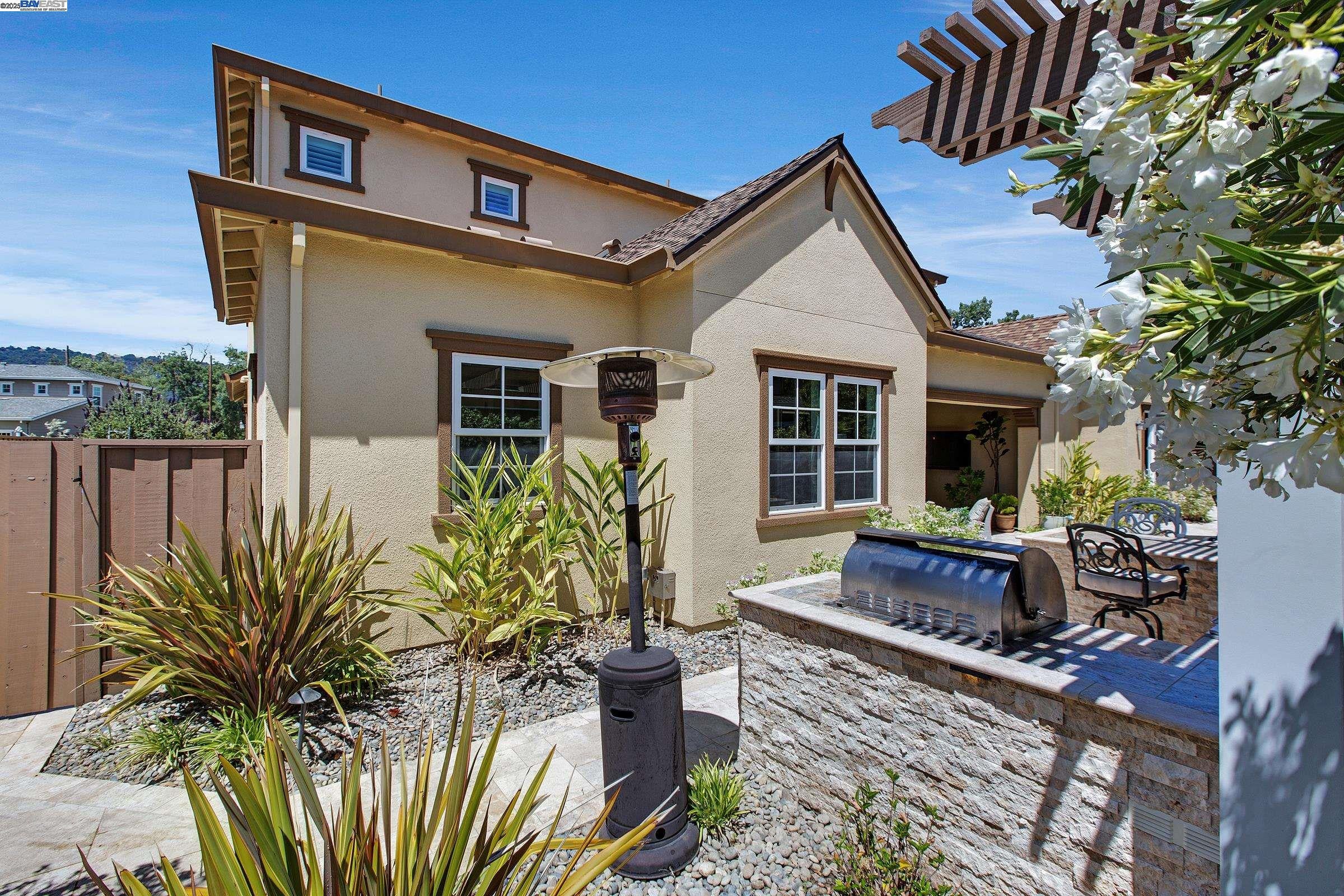 Pleasanton, California, 94566, United States, 4 Bedrooms Bedrooms, ,5 BathroomsBathrooms,Residential,Active,1900187