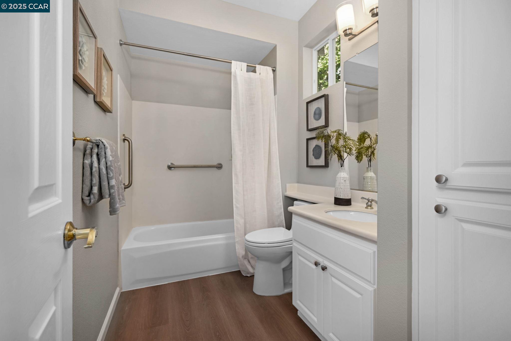 Walnut Creek, California, 94595, United States, 3 Bedrooms Bedrooms, ,3 BathroomsBathrooms,Residential,Active,1946437