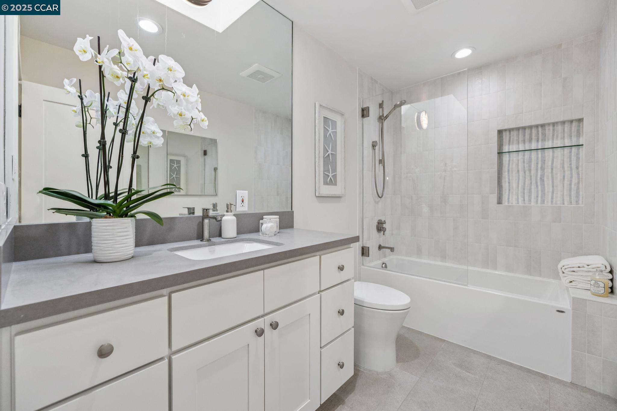 Menlo Park, California, 94025, United States, ,3 BathroomsBathrooms,Residential,Active,1843840