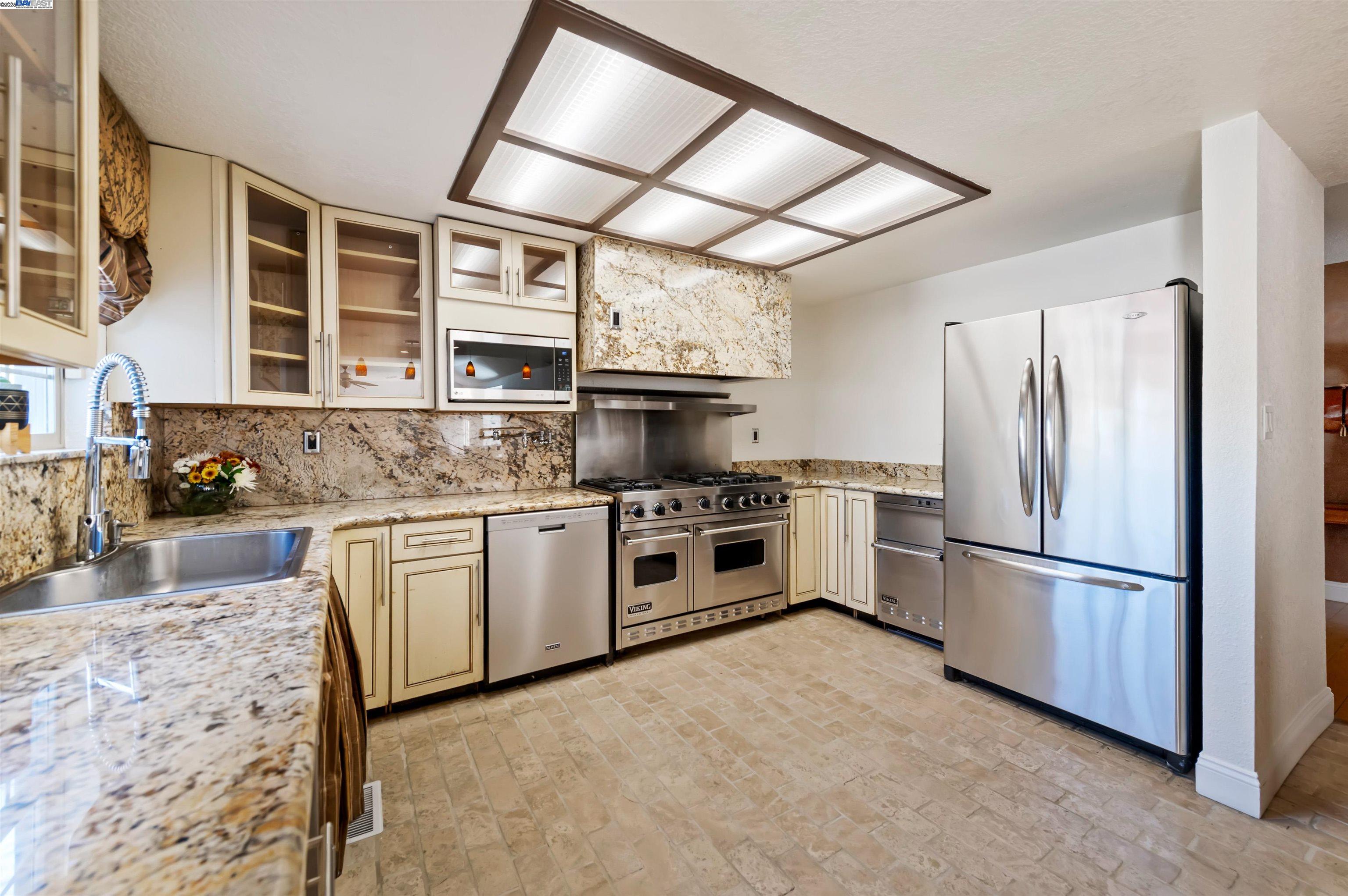 Tracy, California, 95304, United States, 6 Bedrooms Bedrooms, ,3 BathroomsBathrooms,Residential,Active,1909852