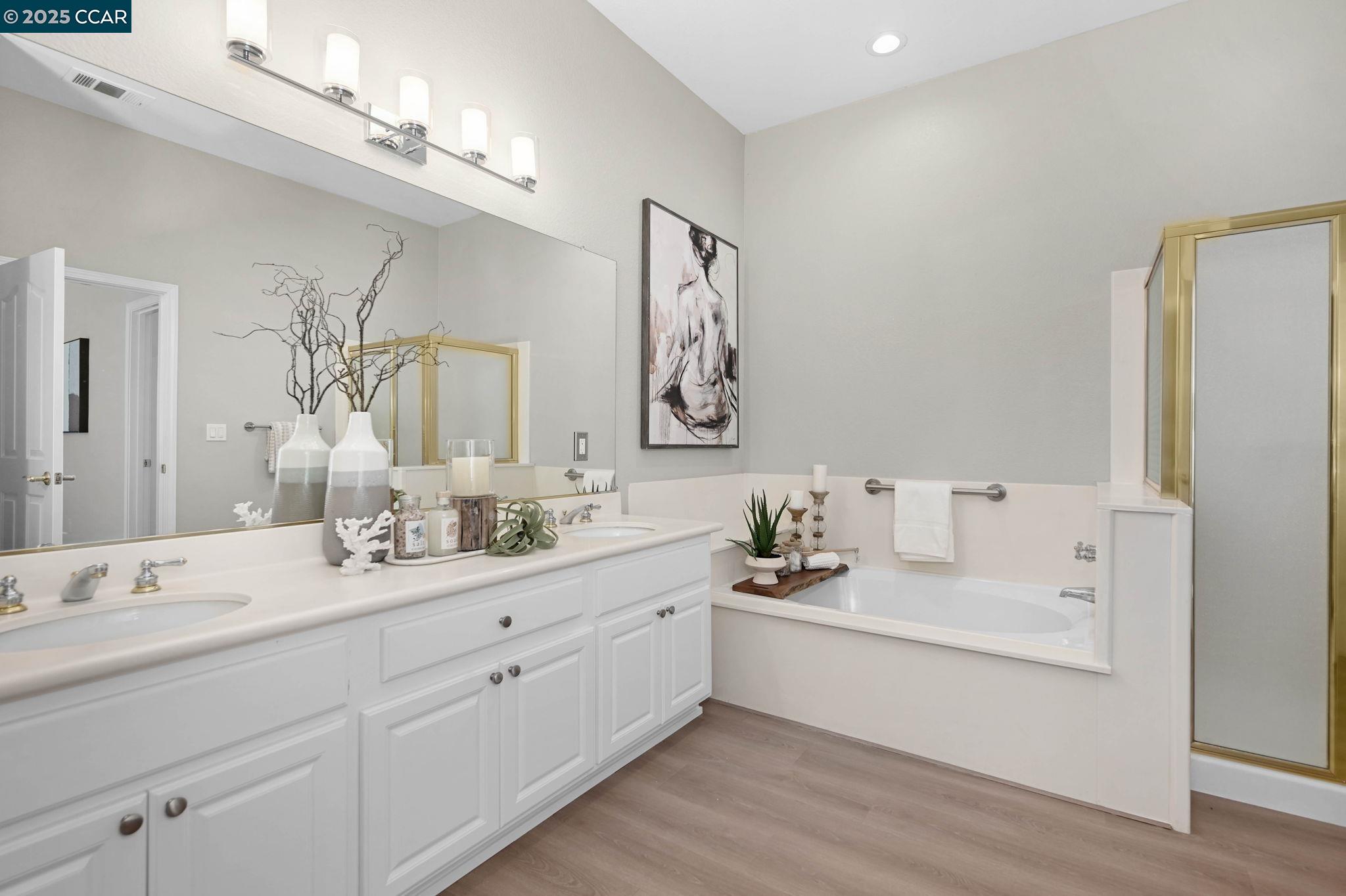 Walnut Creek, California, 94595, United States, 3 Bedrooms Bedrooms, ,3 BathroomsBathrooms,Residential,Active,1946437