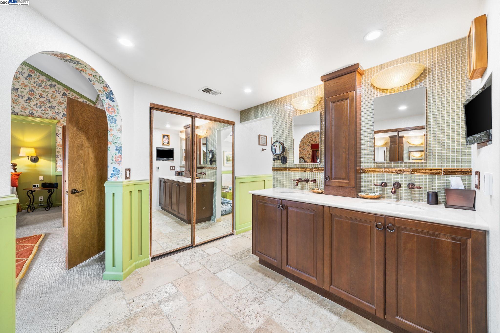 Fremont, California, 94536, United States, 4 Bedrooms Bedrooms, ,3 BathroomsBathrooms,Residential,Active,1997877