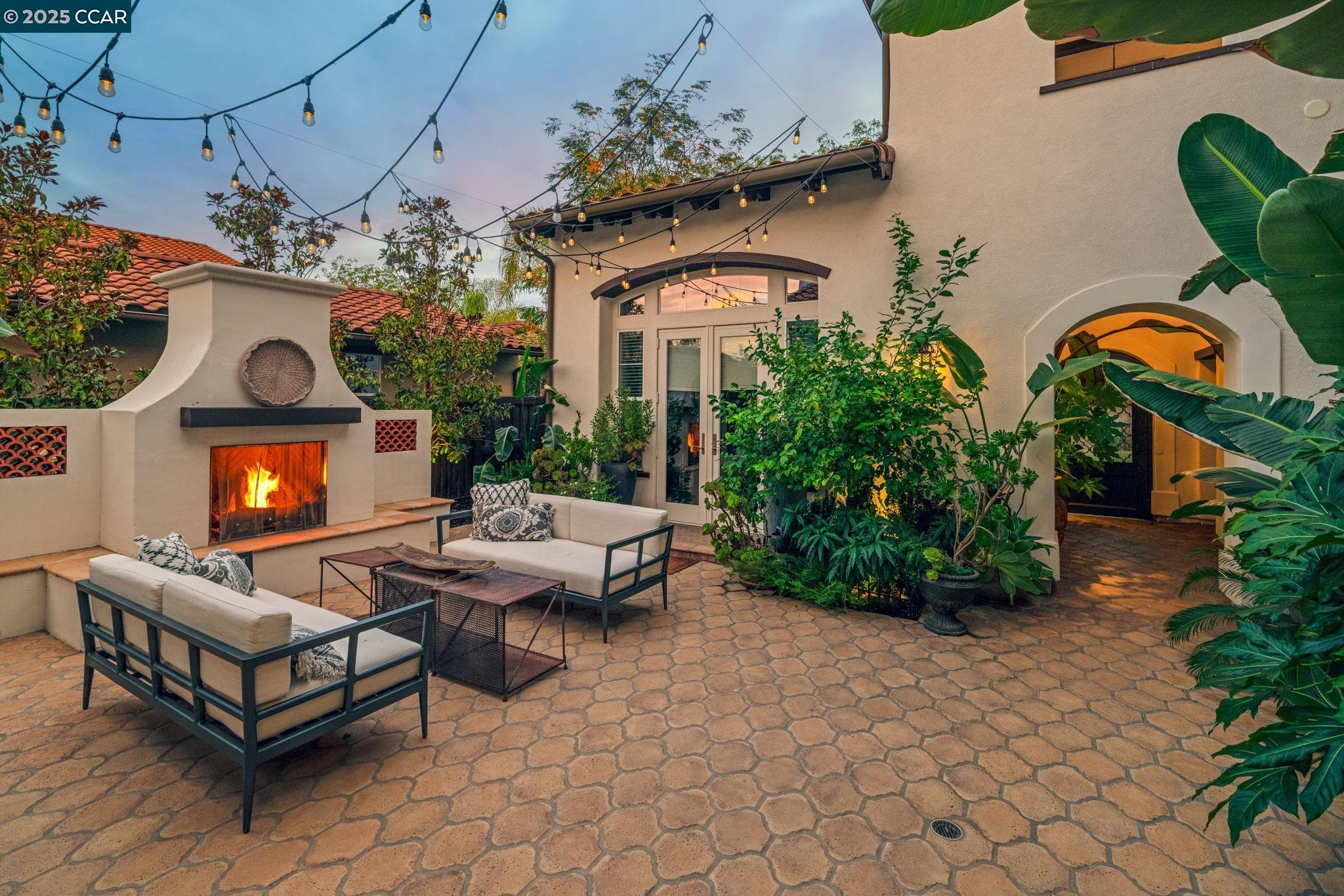 San Ramon, California, 94582, United States, 5 Bedrooms Bedrooms, ,5 BathroomsBathrooms,Residential,Active,1952062