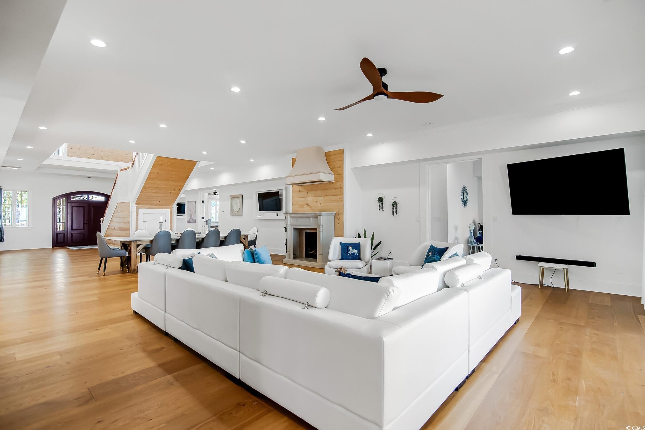 Georgetown, South Carolina, 29440, United States, 8 Bedrooms Bedrooms, ,8 BathroomsBathrooms,Residential,Active,1990031