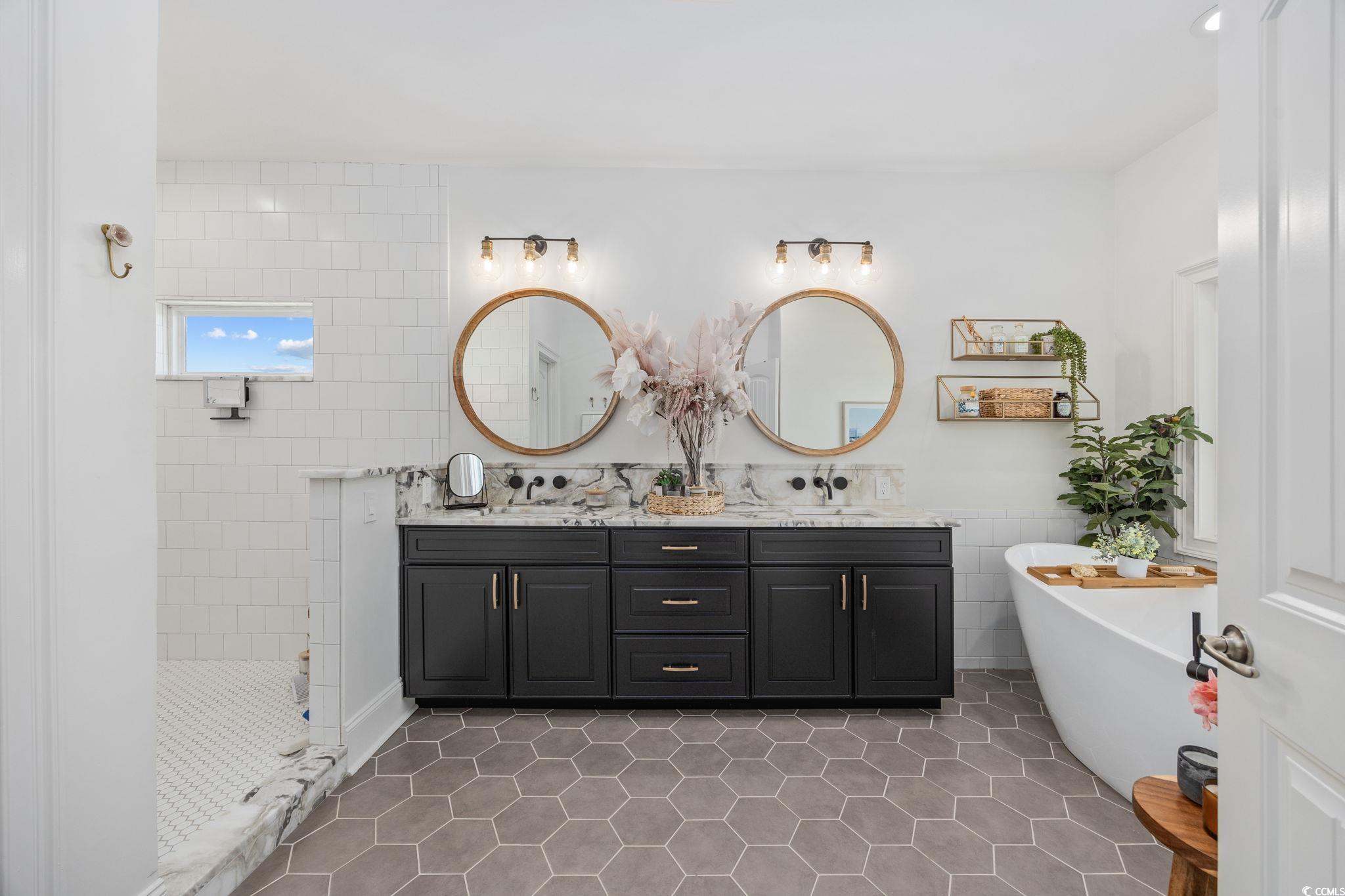 Myrtle Beach, South Carolina, 29579, United States, 5 Bedrooms Bedrooms, ,5 BathroomsBathrooms,Residential,Active,2016674