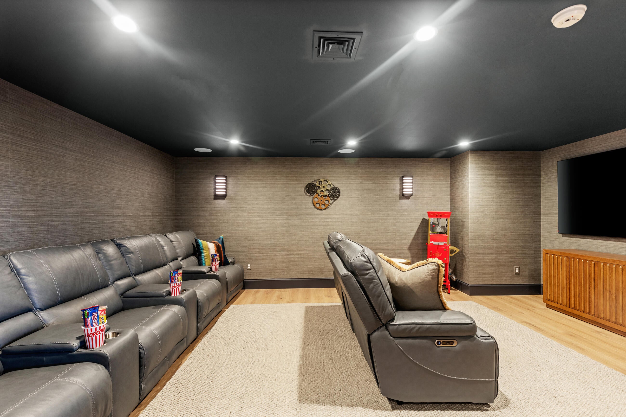 Harwich, Massachusetts, 02645, United States, 7 Bedrooms Bedrooms, ,7 BathroomsBathrooms,Residential,Active,2007027