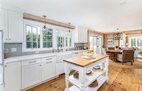 330 SANDY NECK RD, WEST BARNSTABLE, MA 02668, photo 5 of 45