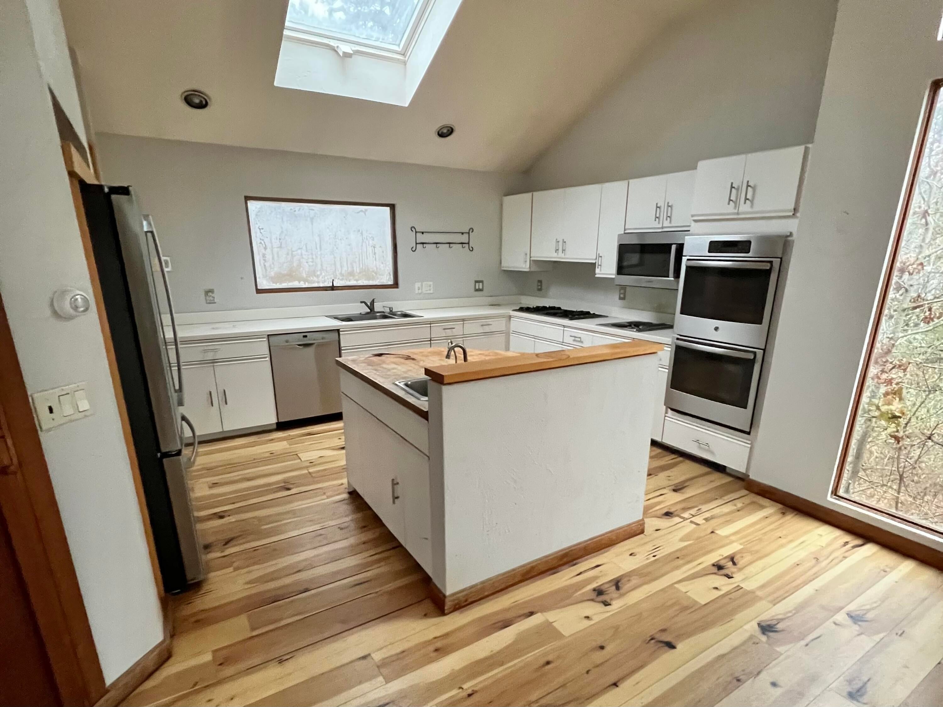 Wellfleet, Massachusetts, 02667, United States, 4 Bedrooms Bedrooms, ,4 BathroomsBathrooms,Residential,Active,1998757