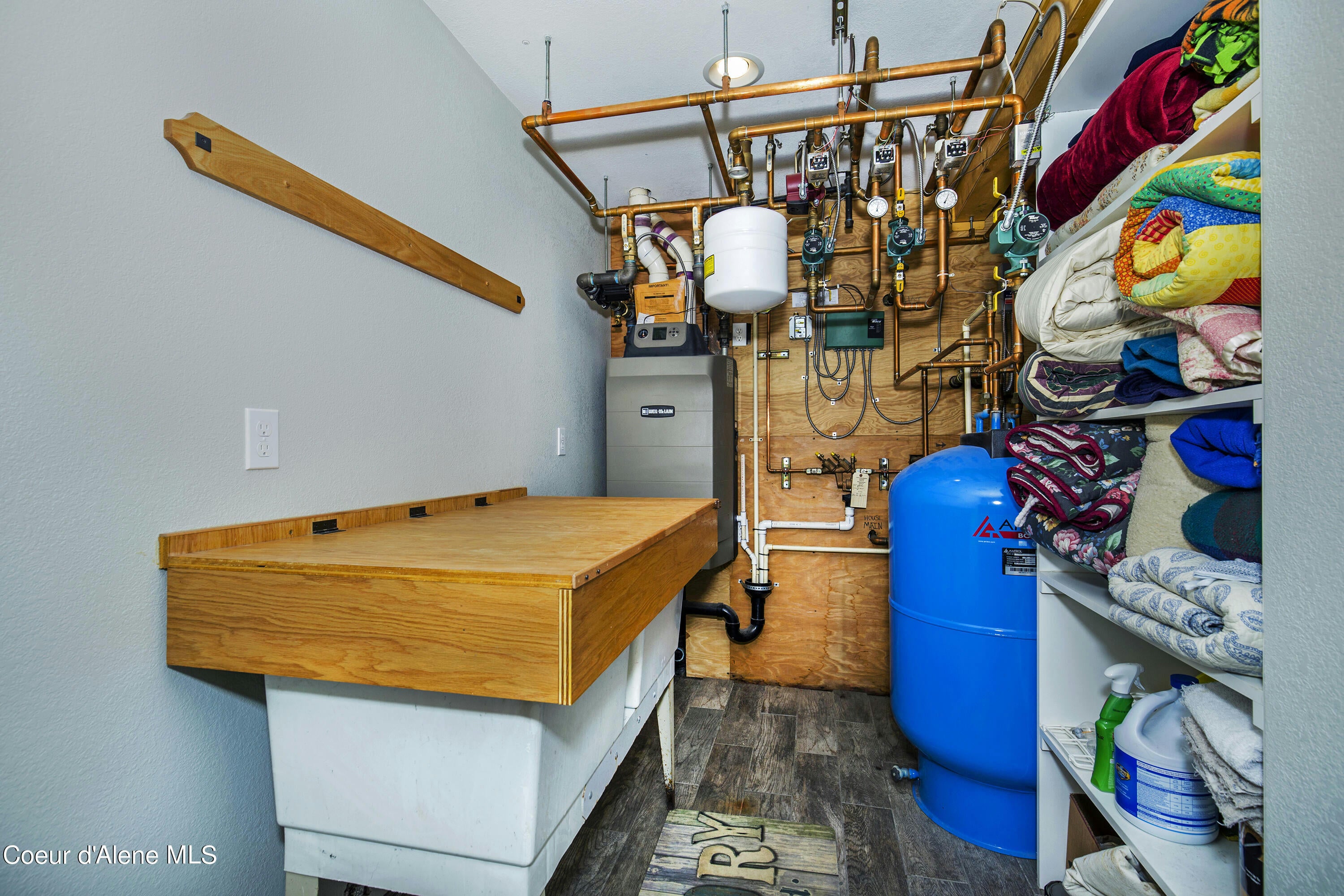 Sandpoint, Idaho, 83864, United States, ,5 BathroomsBathrooms,Residential,Pending,1769677