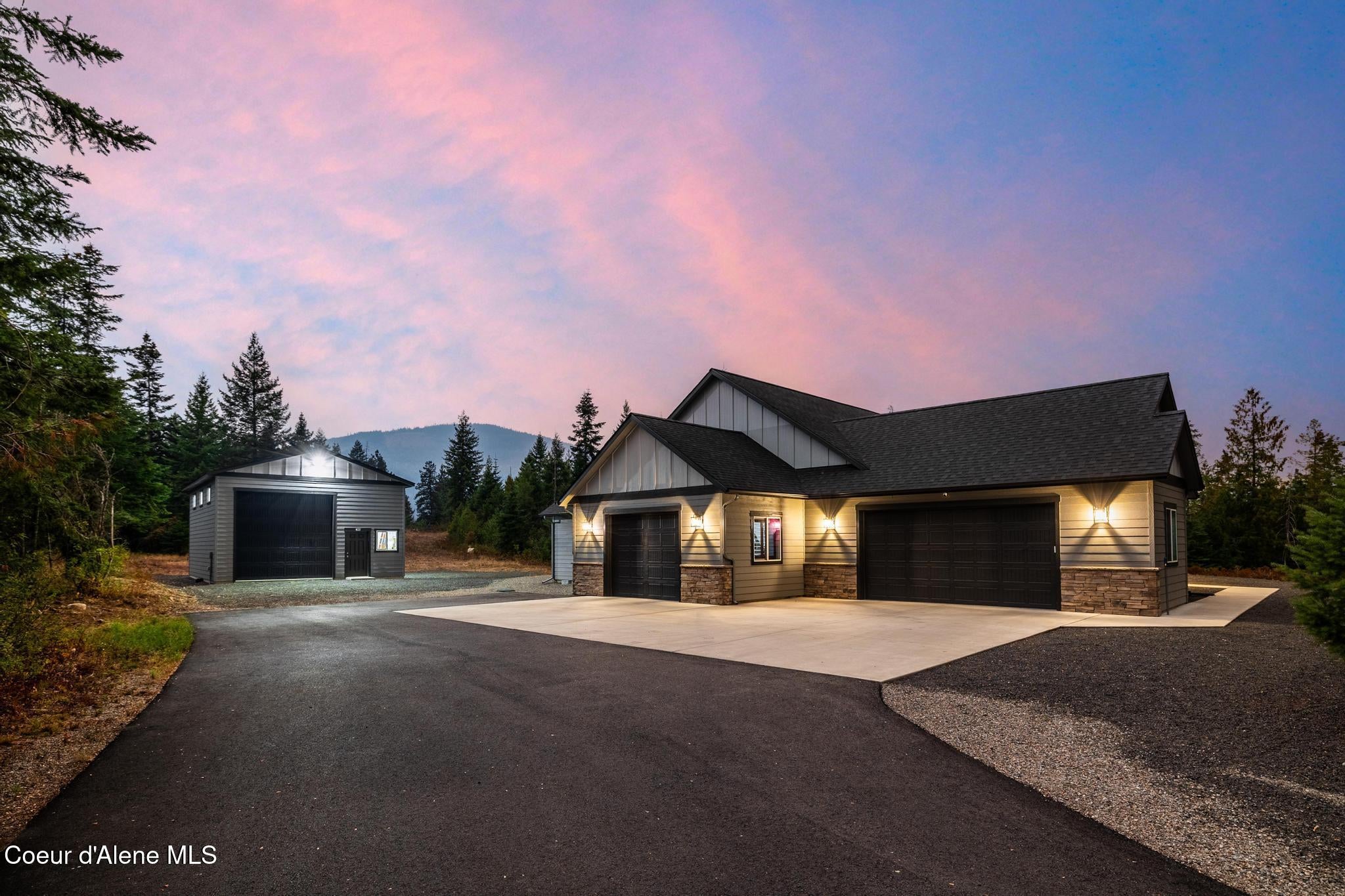 Rathdrum, Idaho, 83858, United States, 5 Bedrooms Bedrooms, ,3 BathroomsBathrooms,Residential,Active,1941134